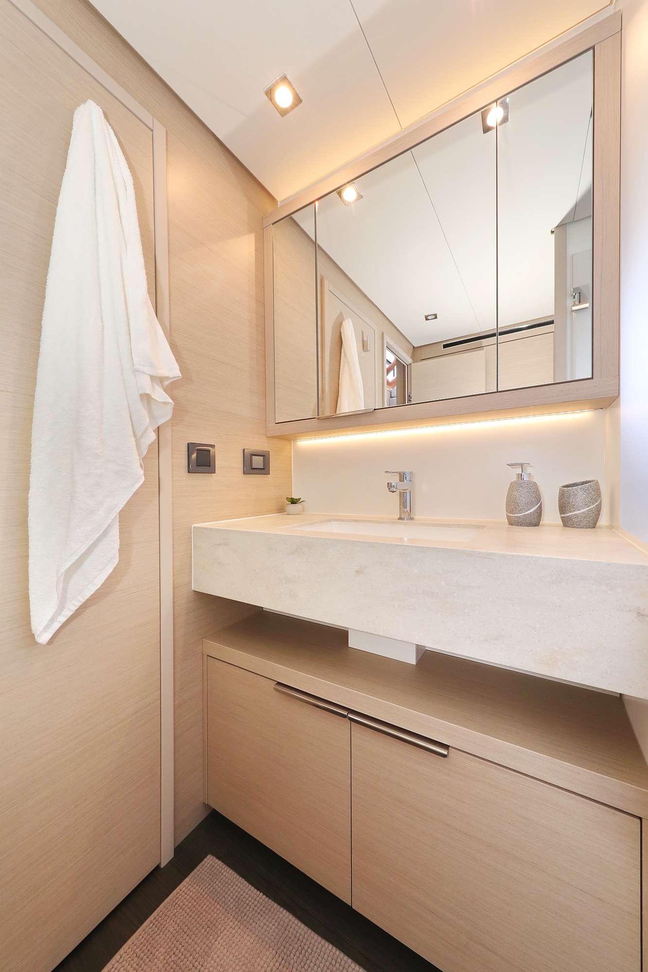 Photo #85 - Lagoon 55 - Elegance line (NOMAD) en Split - 10900