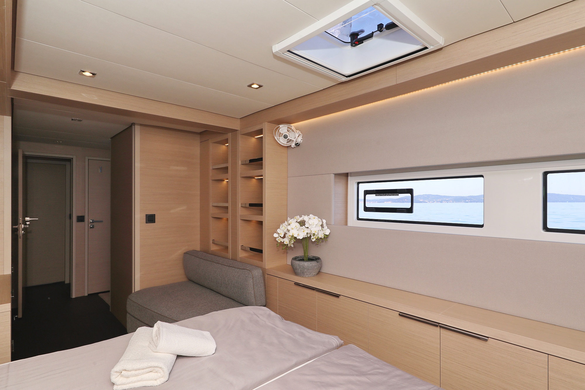 Photo #301 - Lagoon 55 - Elegance line (NOMAD) en Split - 10900