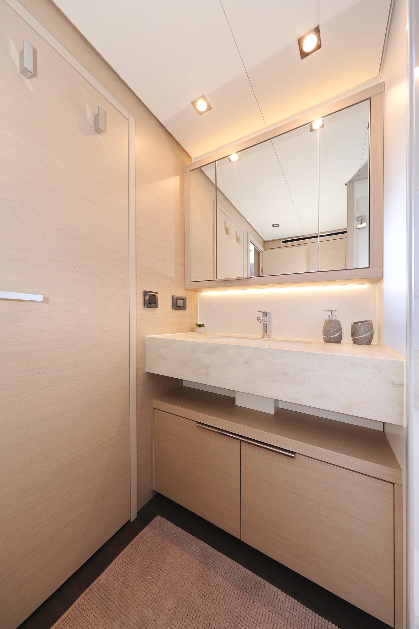 Photo #268 - Lagoon 55 - Elegance line (NOMAD) en Split - 10900