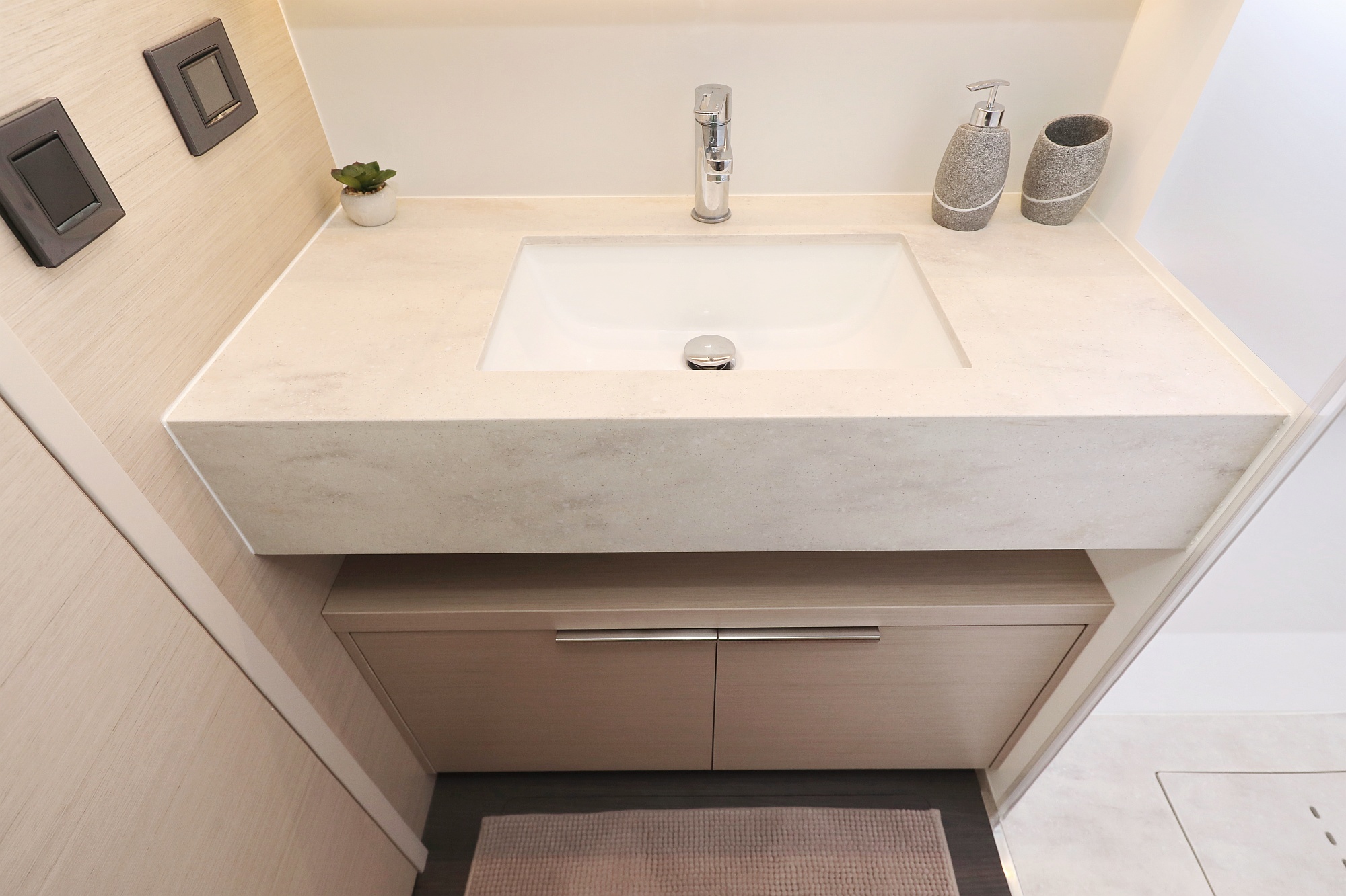 Photo #244 - Lagoon 55 - Elegance line (NOMAD) en Split - 10900