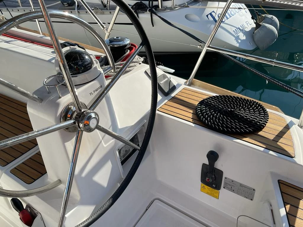 Sun Odyssey 479 (Tanqueray)  - 11