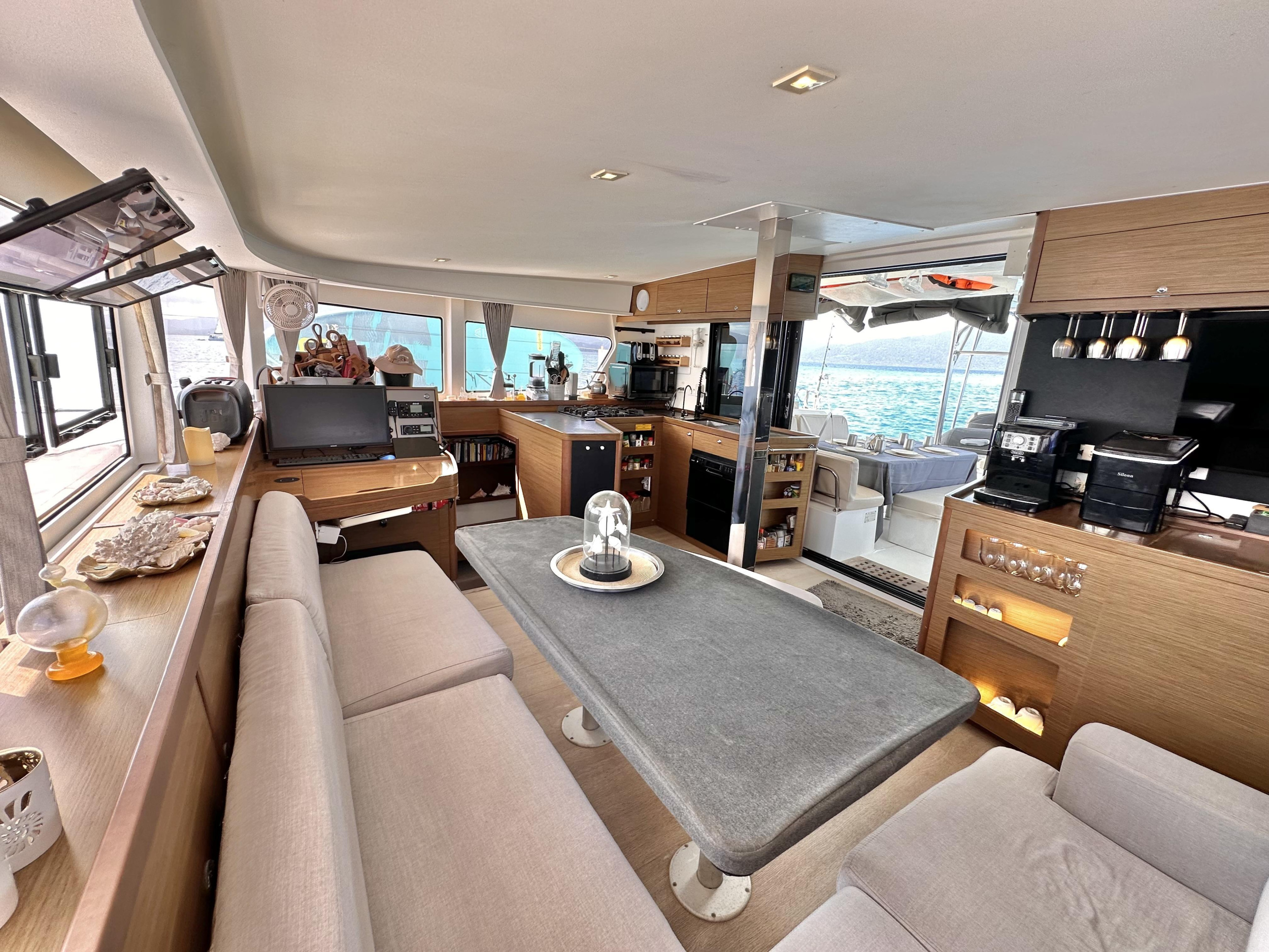 Photo #15 - Lagoon 42 Owner's Version (Tango) in La Paz - 20114