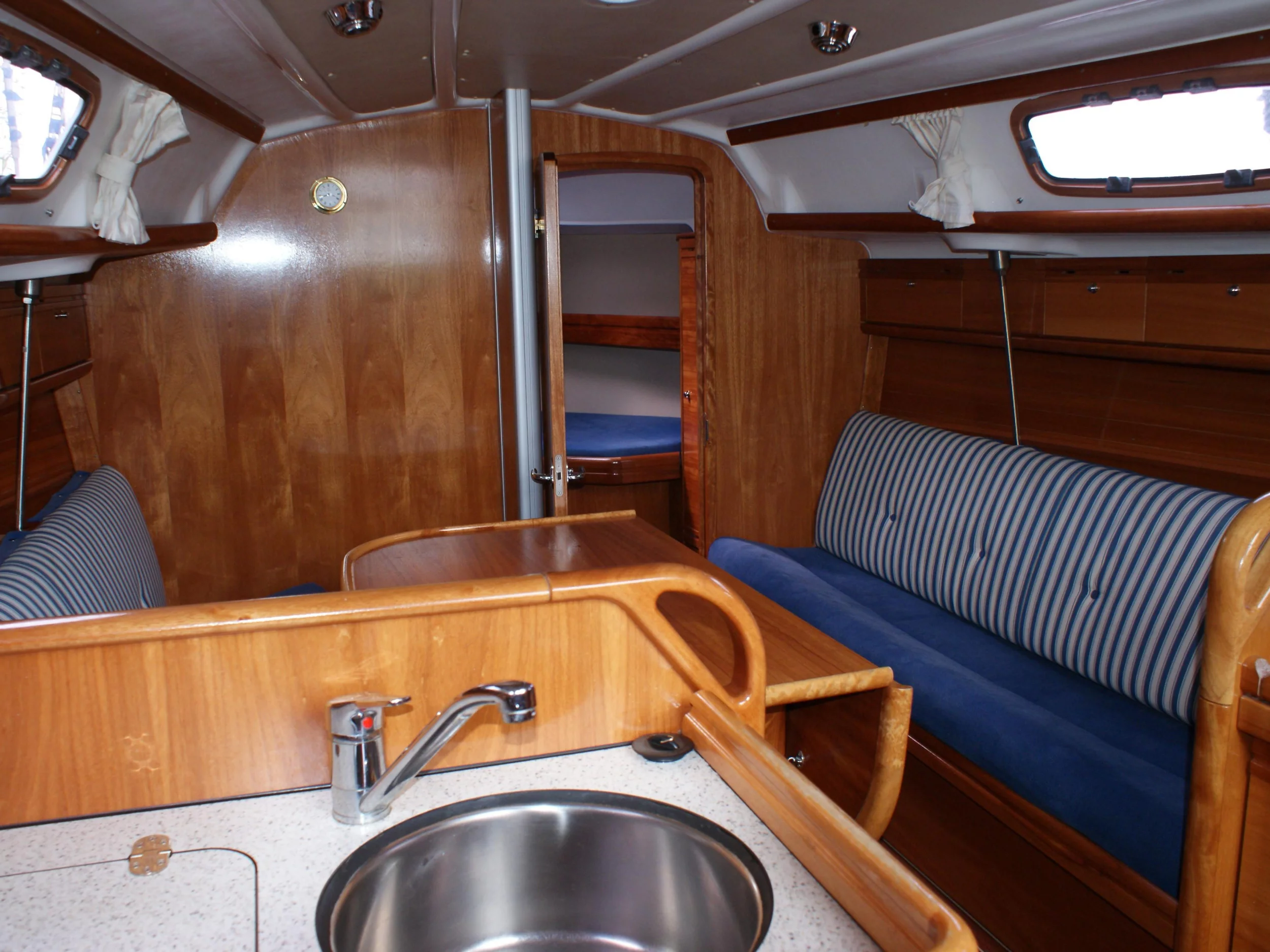 Bavaria 30 (ANA) Interior image - 10