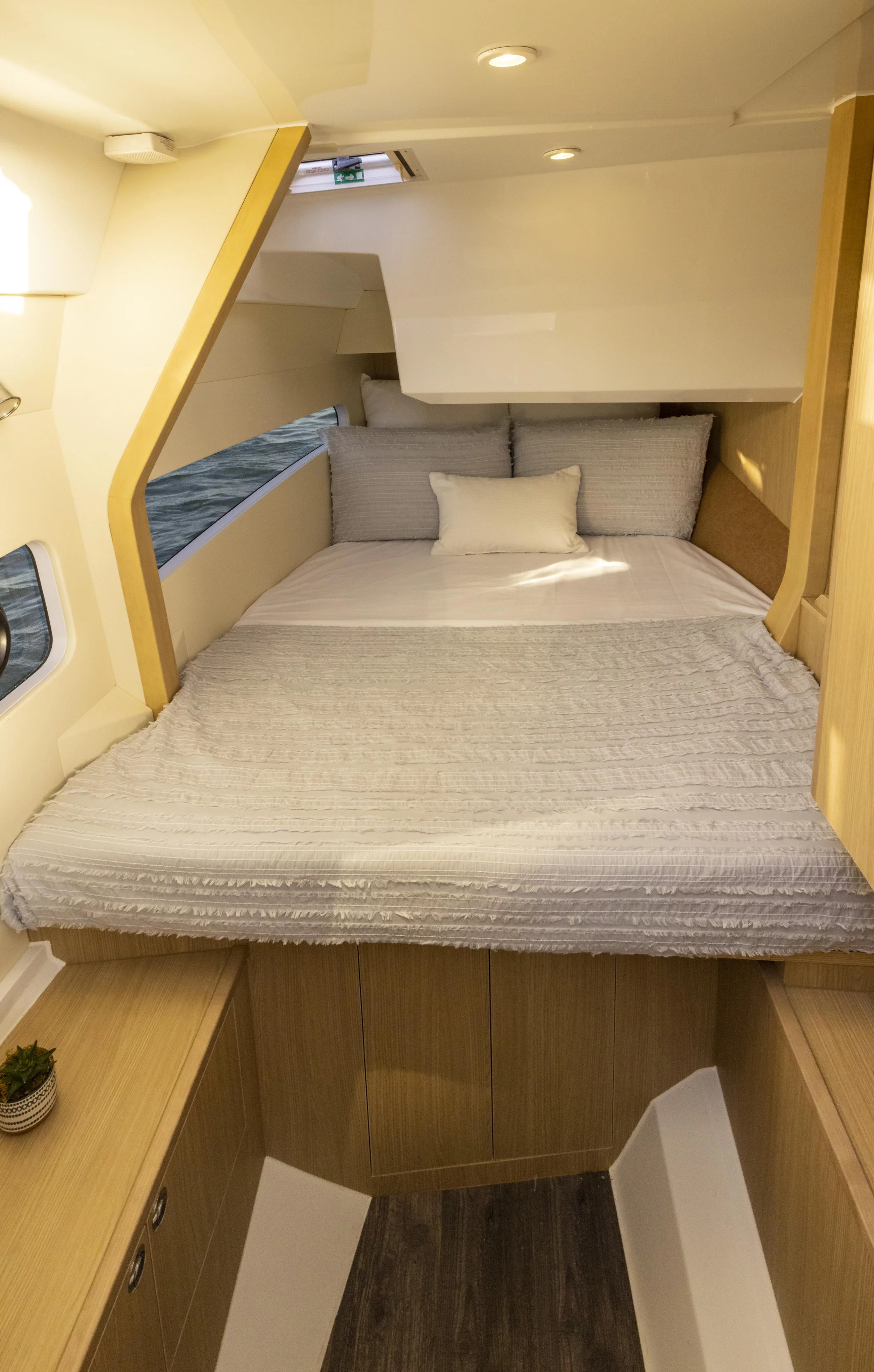 Aquila 32 Sport (BATCAT)  - 8