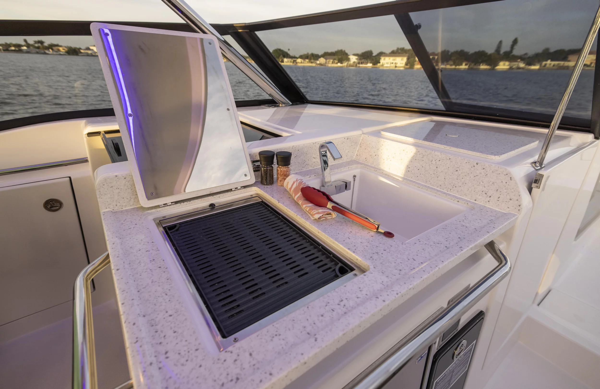 AQUILA 32 SPORT (BATCAT)  - 40