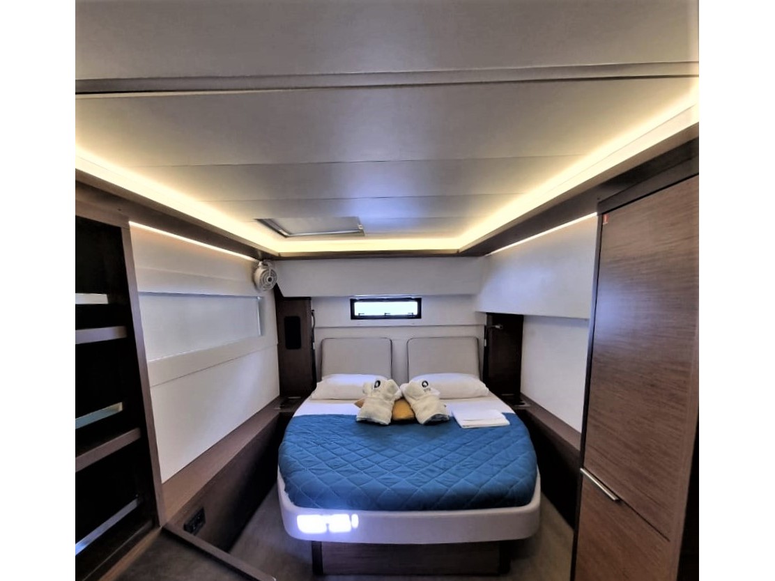 Photo #10 - Lagoon 46 Owners Version (Free Bird II) in Lavrion - 17535