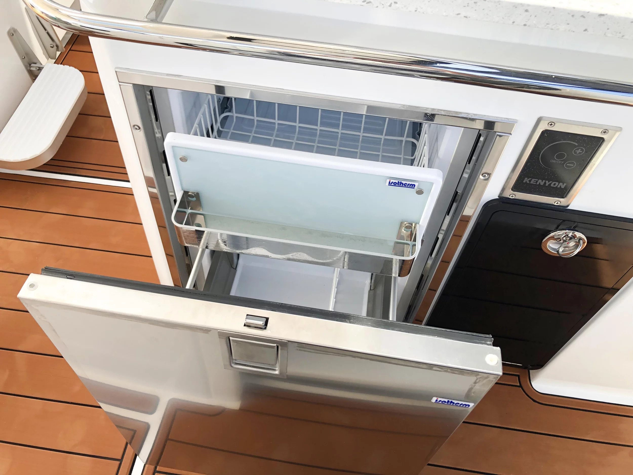 Aquila 32 Sport (BATCAT)  - 11
