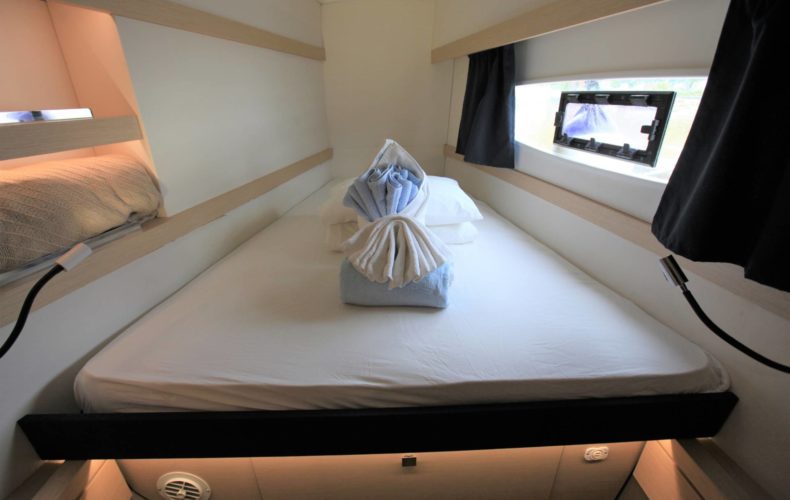 Photo #6 - Fountaine Pajot Lucia 40 (La Mer-Kat) in Road Town - 63178