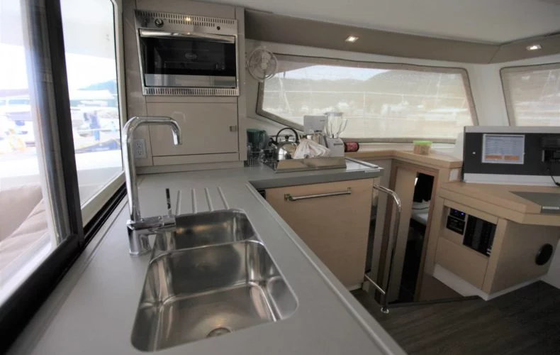 Fountaine Pajot Lucia 40 (La Mer-Kat)  - 17