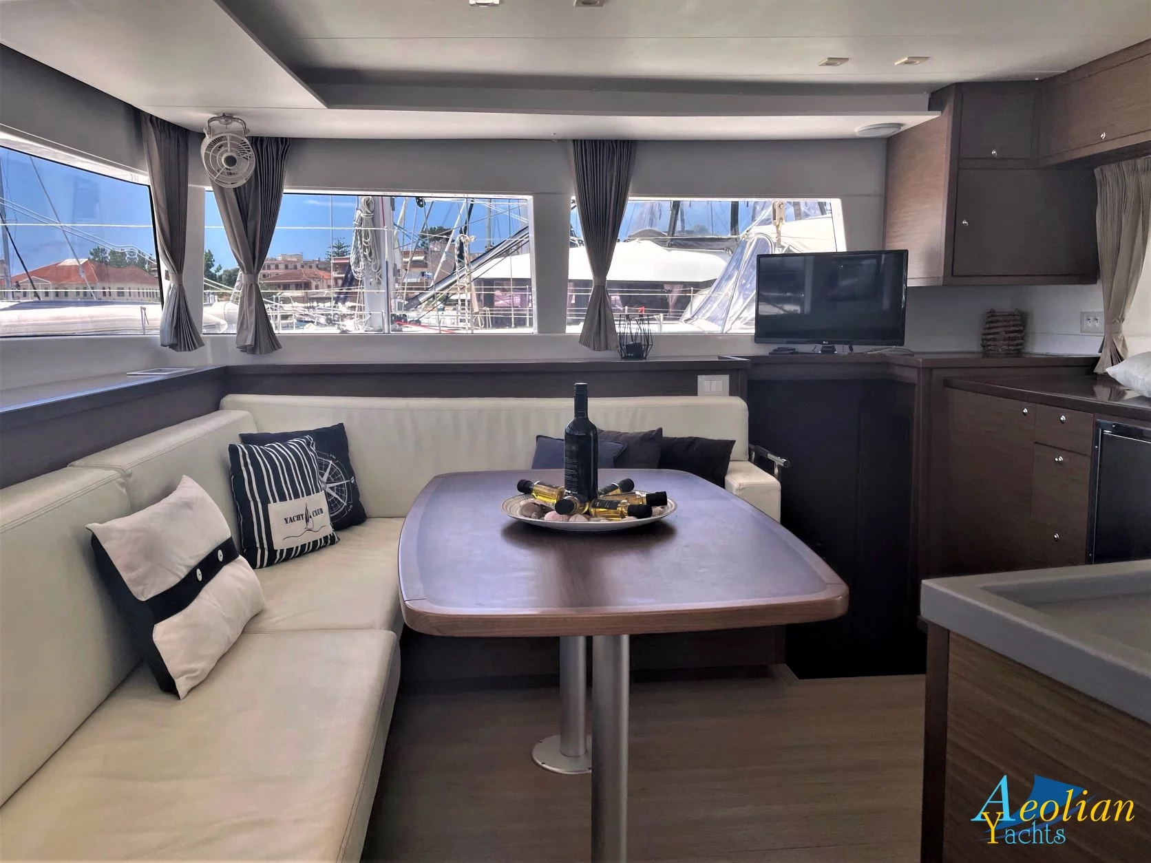 Lagoon 450 Flybridge (Aeolian Dream)  - 4