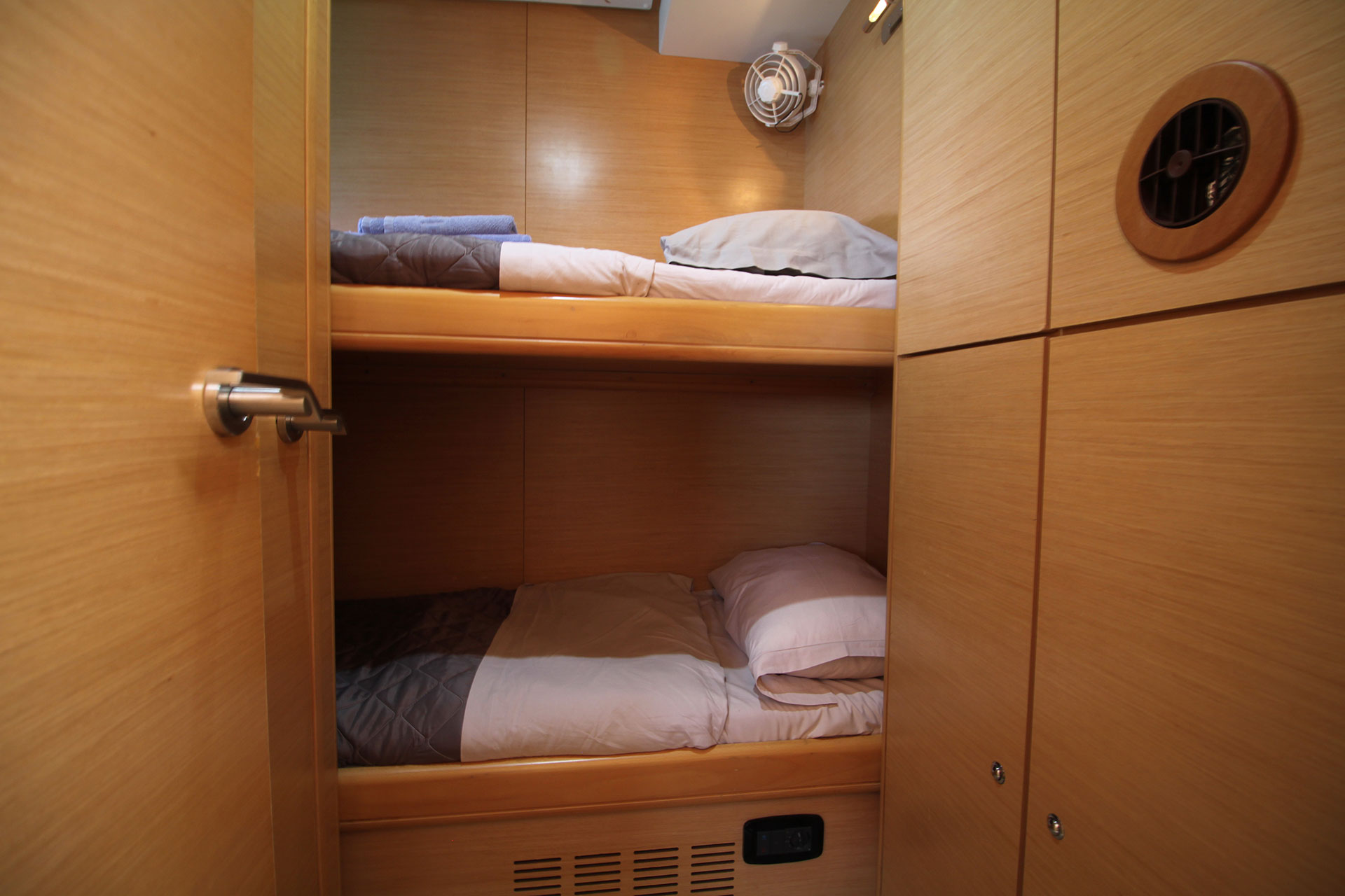 Photo #4 - Lagoon 500 (Casino Royale - ( - - Refit 2021)) en Athènes - 9529