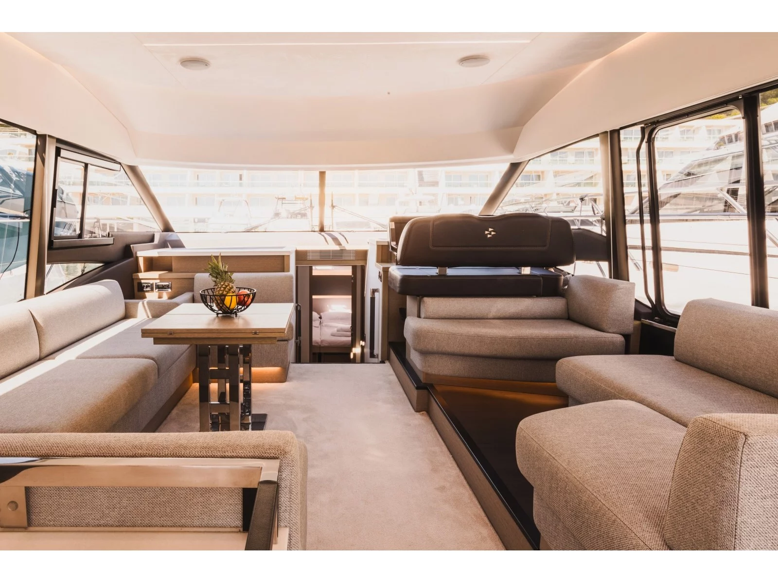 Prestige 590 Fly (Shaft) Interior image - 14