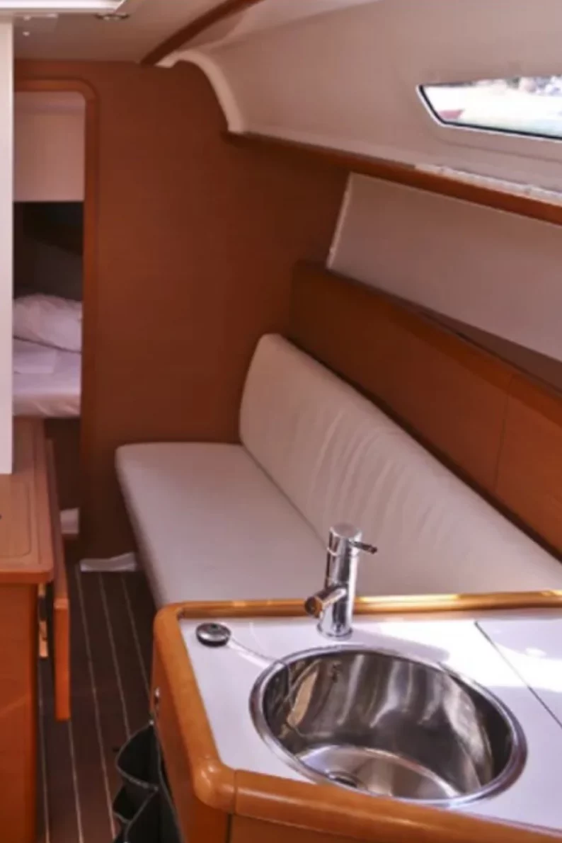 Sun Odyssey 33i (Cathy)  - 12