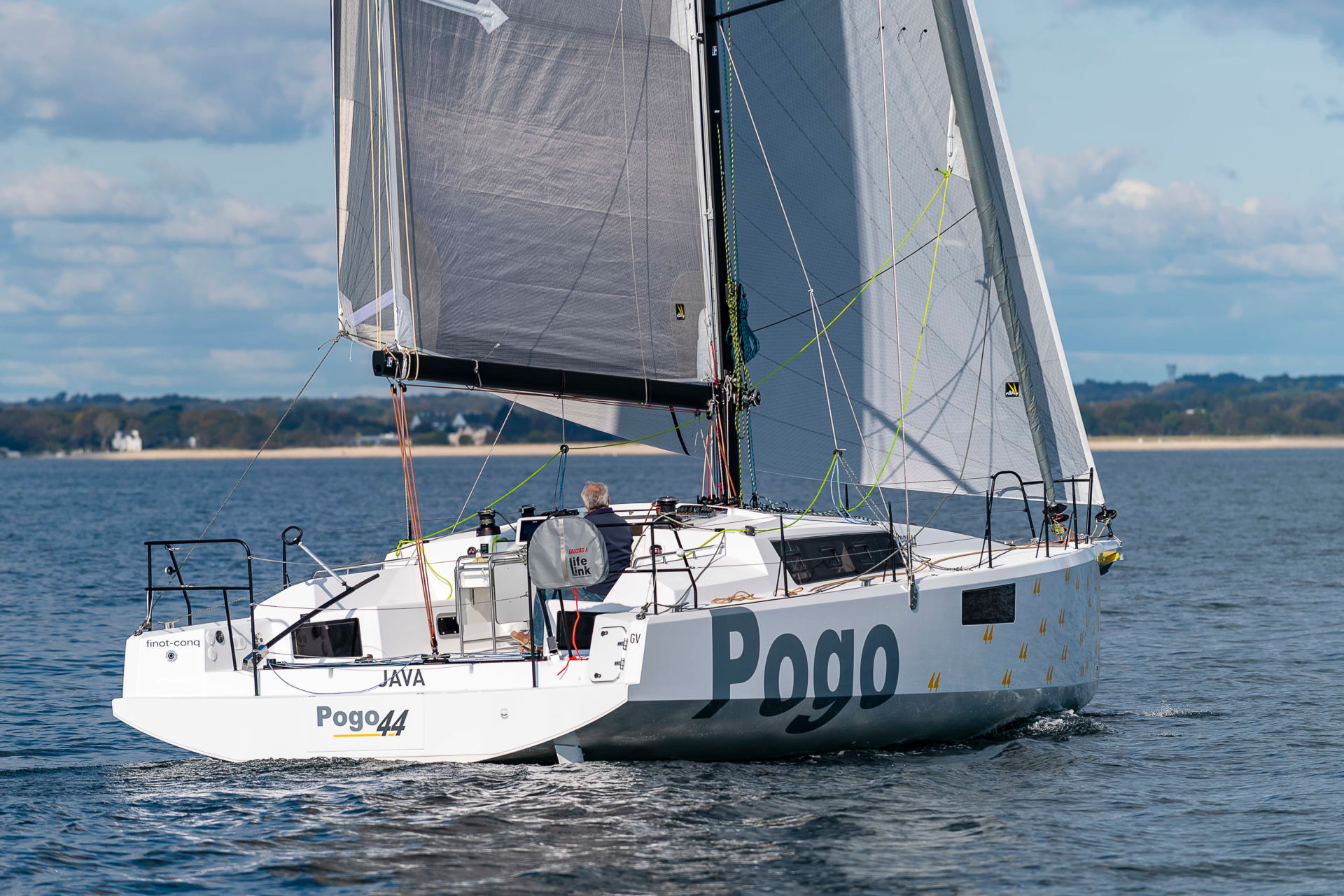 Photo #16 - Pogo 44 (TOSTAKY) in Le Marin - 20475