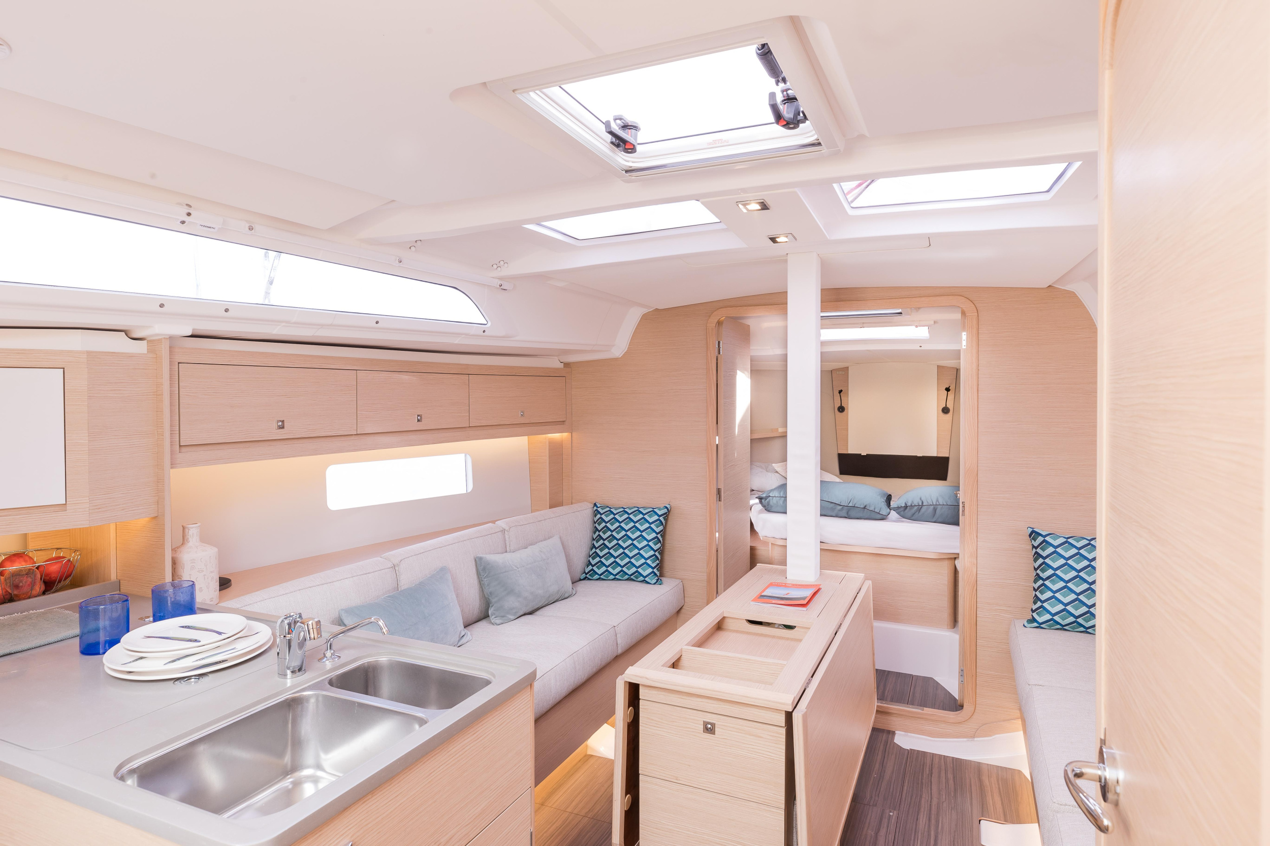 Photo #4 - Dufour 37 () in Marina - 20490