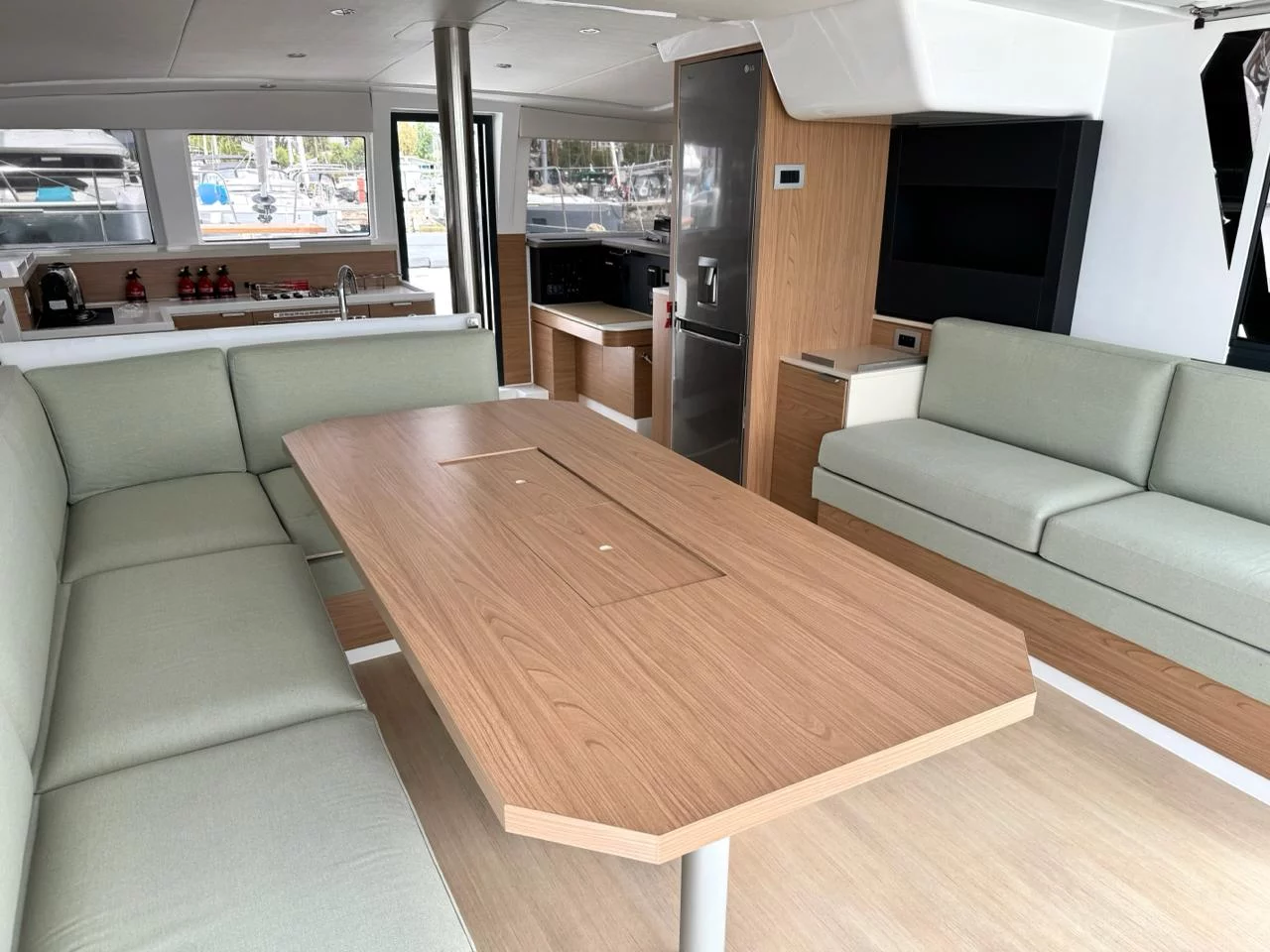Bali 4.2 (Infinity) Interior image - 4