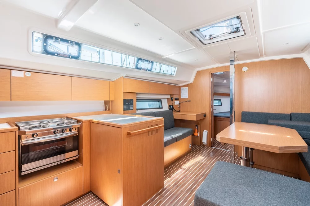 Bavaria C42 (Avra)  - 10