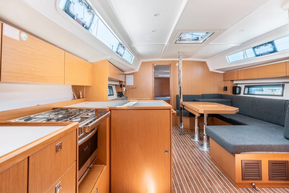 Bavaria C42 (Avra)  - 2