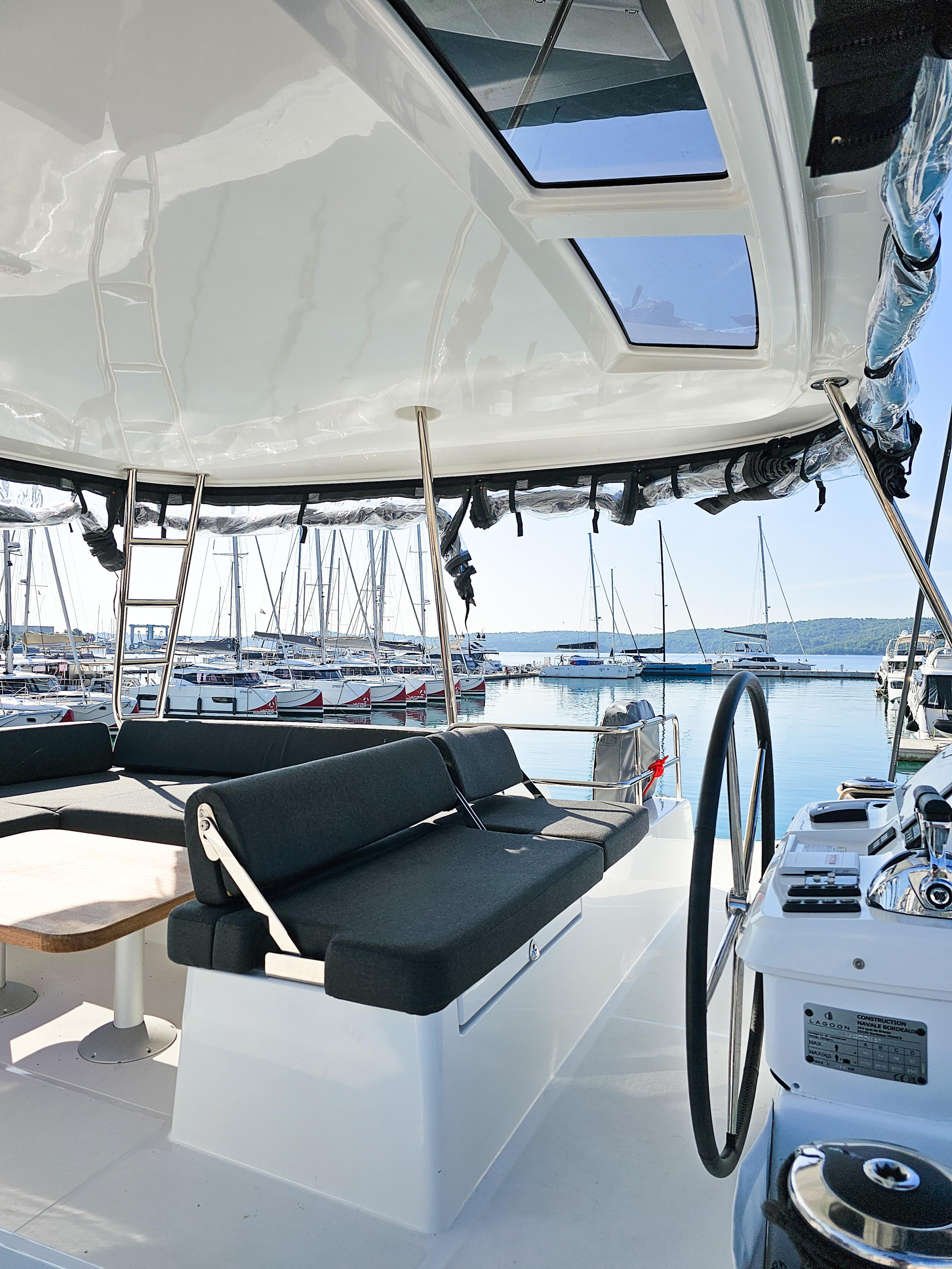 Photo #12 - Lagoon 51 Fly (Nevera) in Trogir - 18638