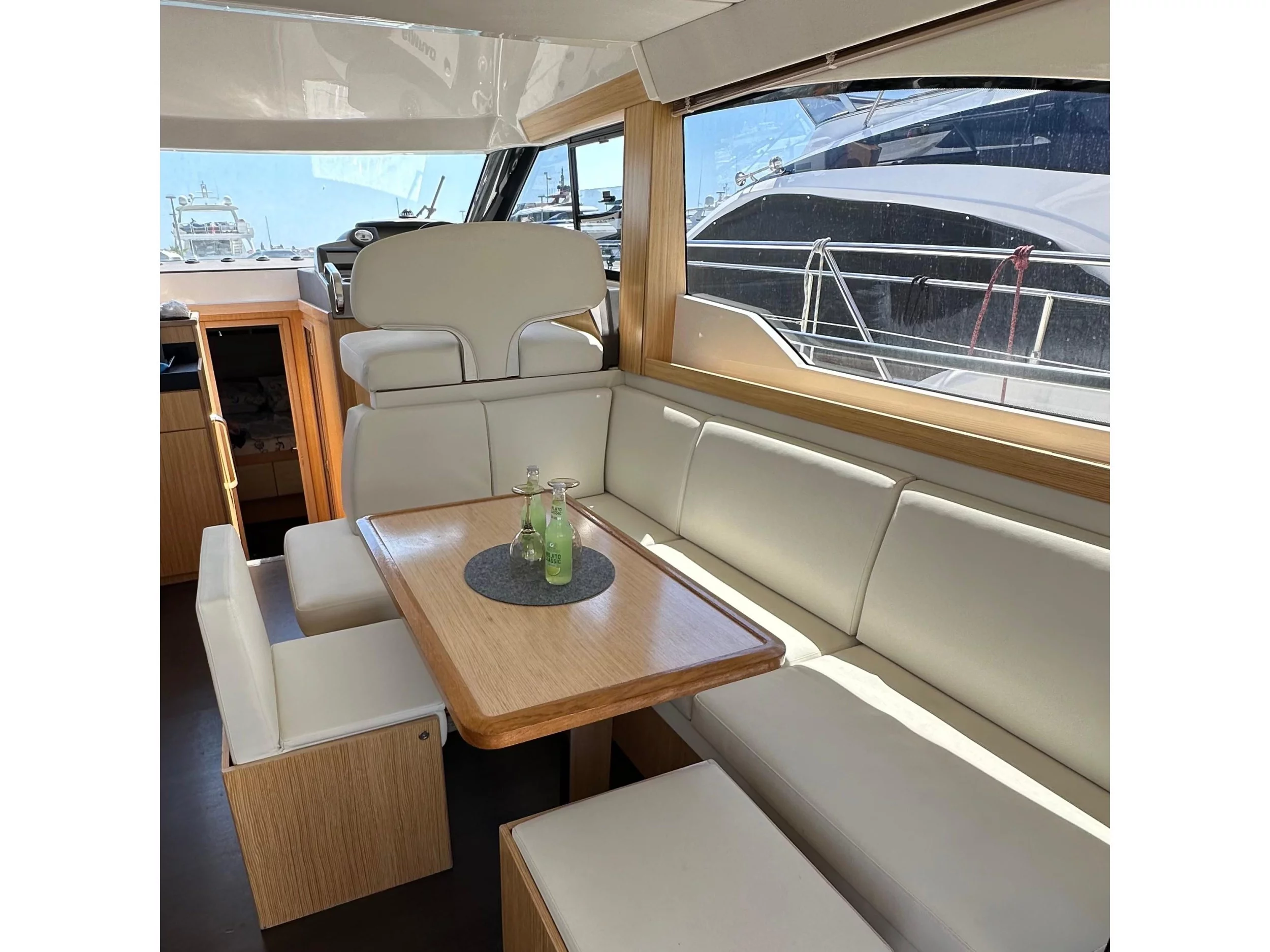 Bavaria Virtess 420 (SUNSHINE) Interior image - 15