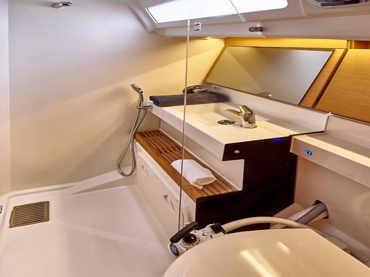 Photo #12 - Sun Odyssey 440 (Navillera) en Volos - 20806