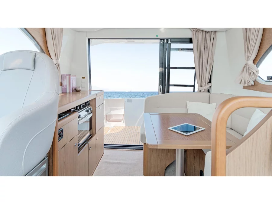 Beneteau Antares 32 fly (Antares 32 fly) Interior image - 1