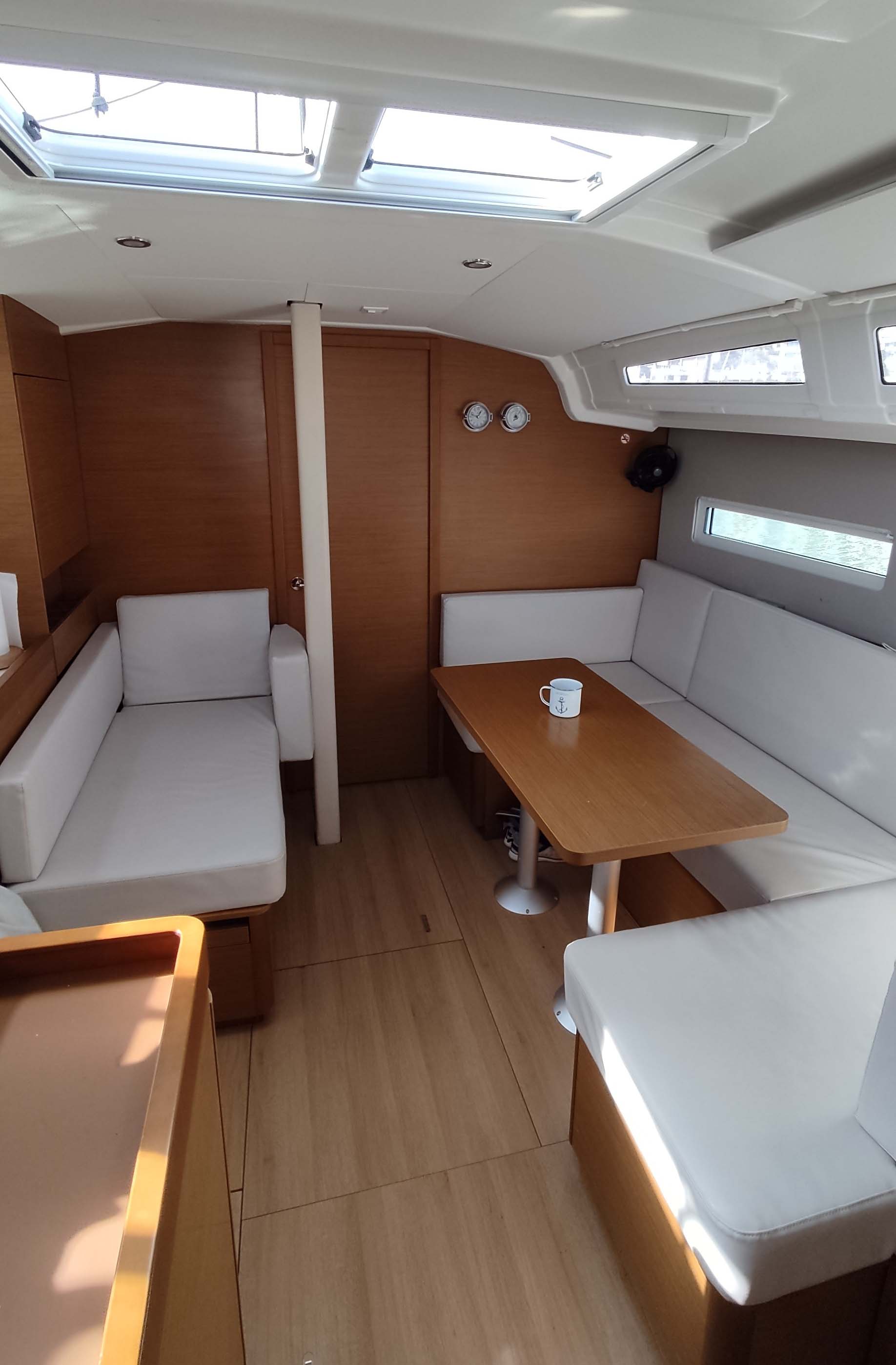 Photo #4 - Sun Odyssey 410 (Melisandra) in Piraeus - 20774