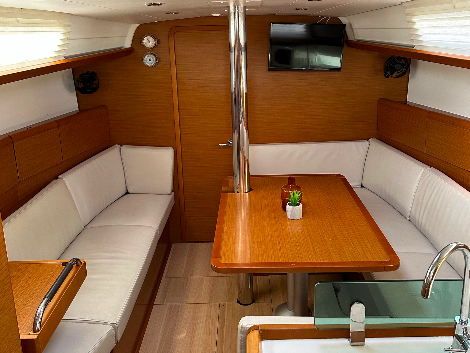 Photo #5 - Sun Odyssey 389 (Zappa) in Drage - 8616