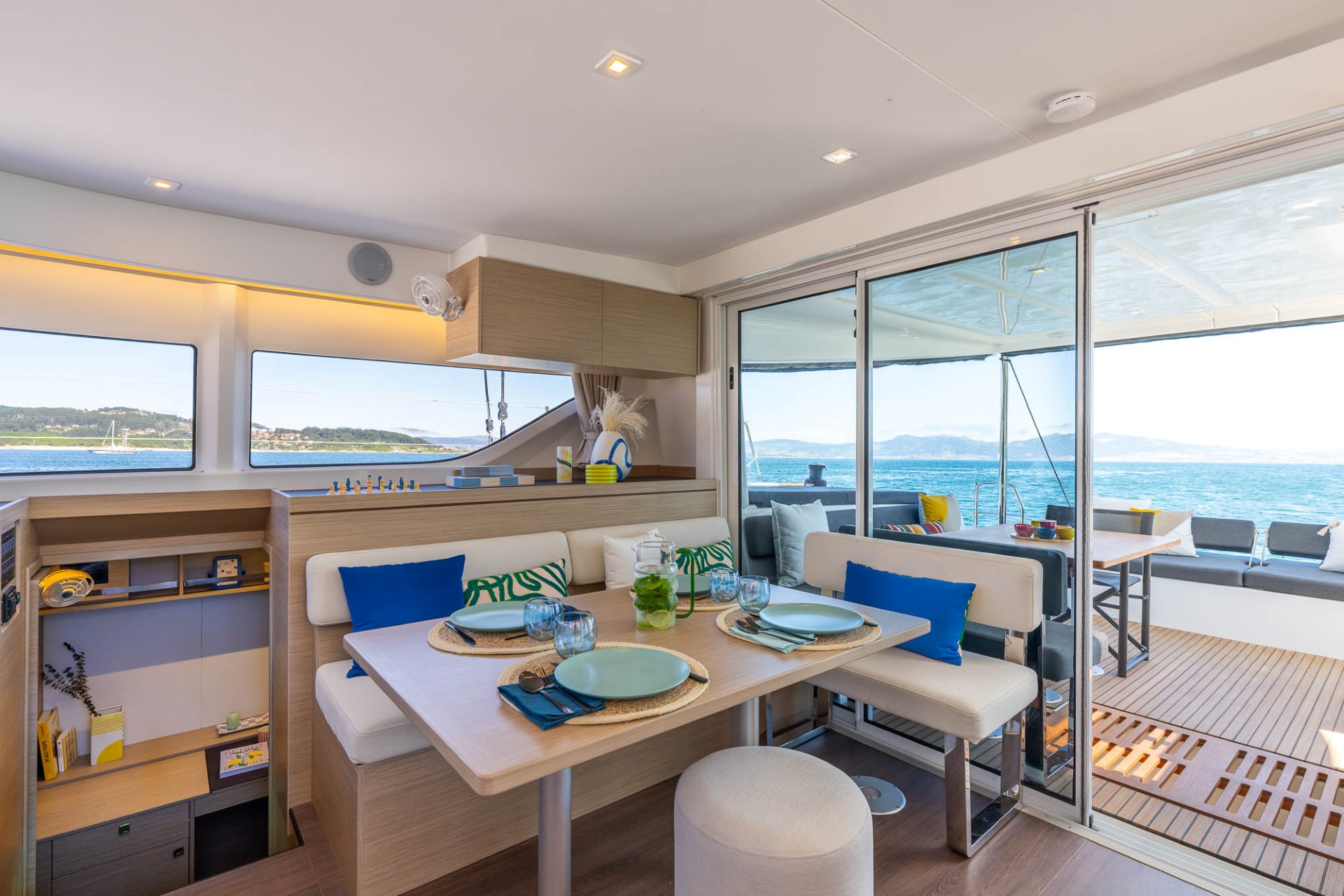 Photo #10 - Lagoon 43 (WHITE PEARL) in Sant Antoni de Portmany - 23745