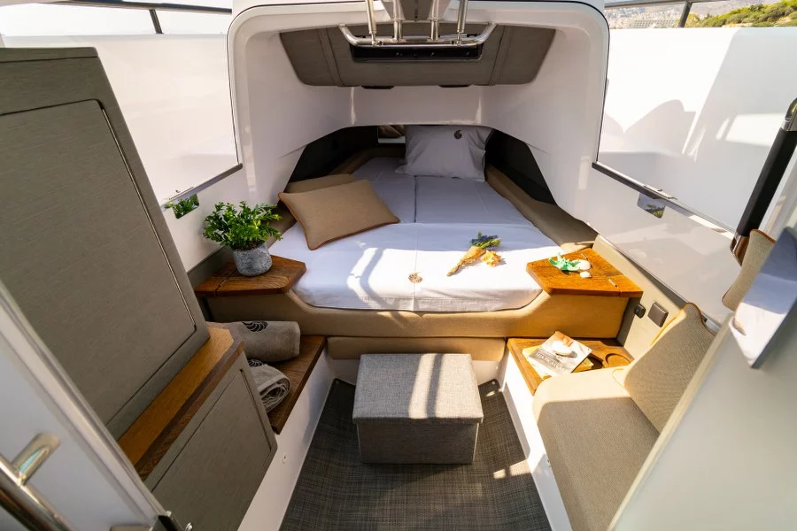 Axopar 37 XC Cross Cabin (MY CHARACTER)  - 24