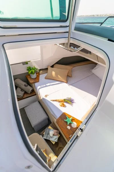 Axopar 37 XC Cross Cabin (MY CHARACTER)  - 39