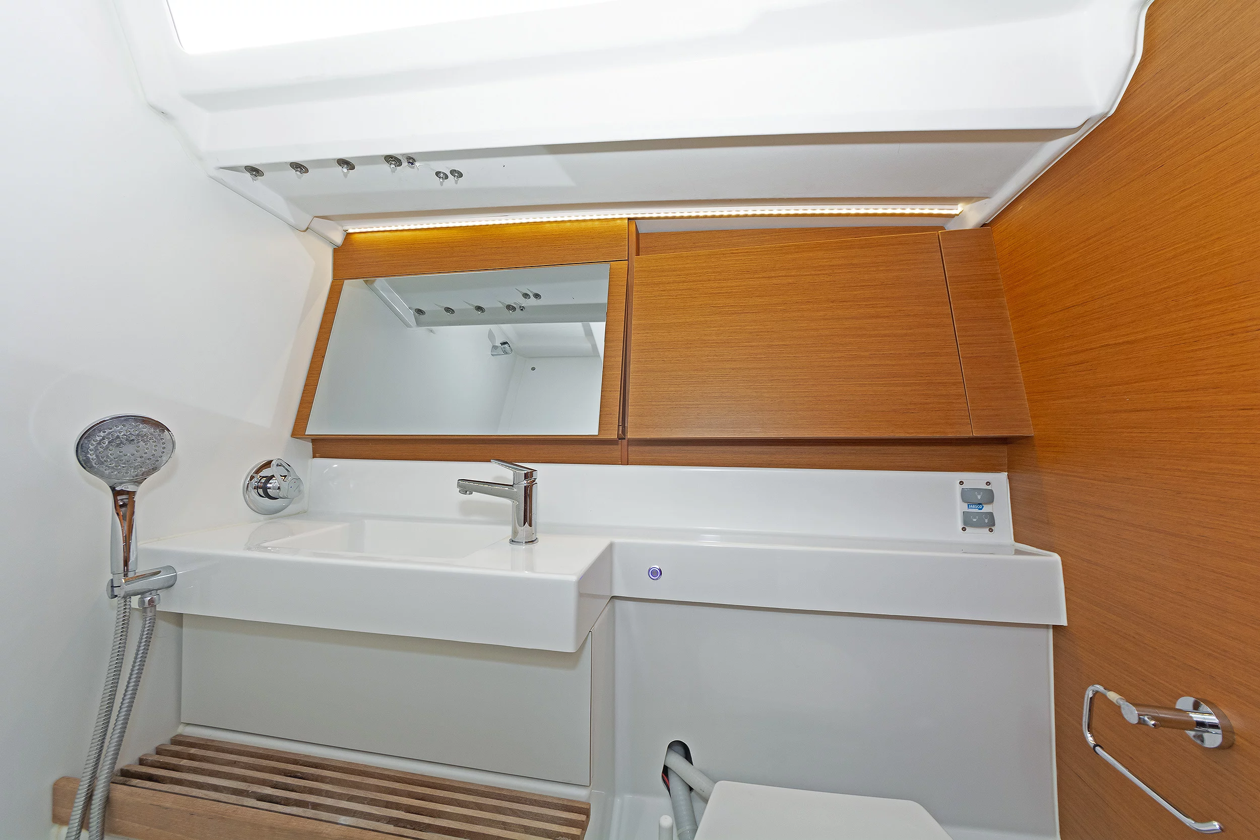 Sun Odyssey 440 (Jolly Roger)  - 2