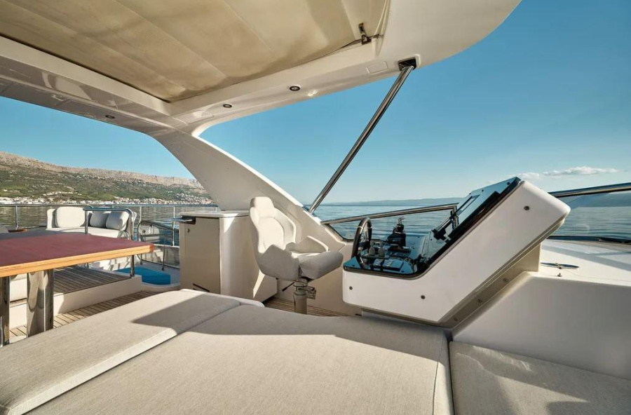 Photo #15 - Azimut 55 (Amparito IV) en Podstrana - 21146