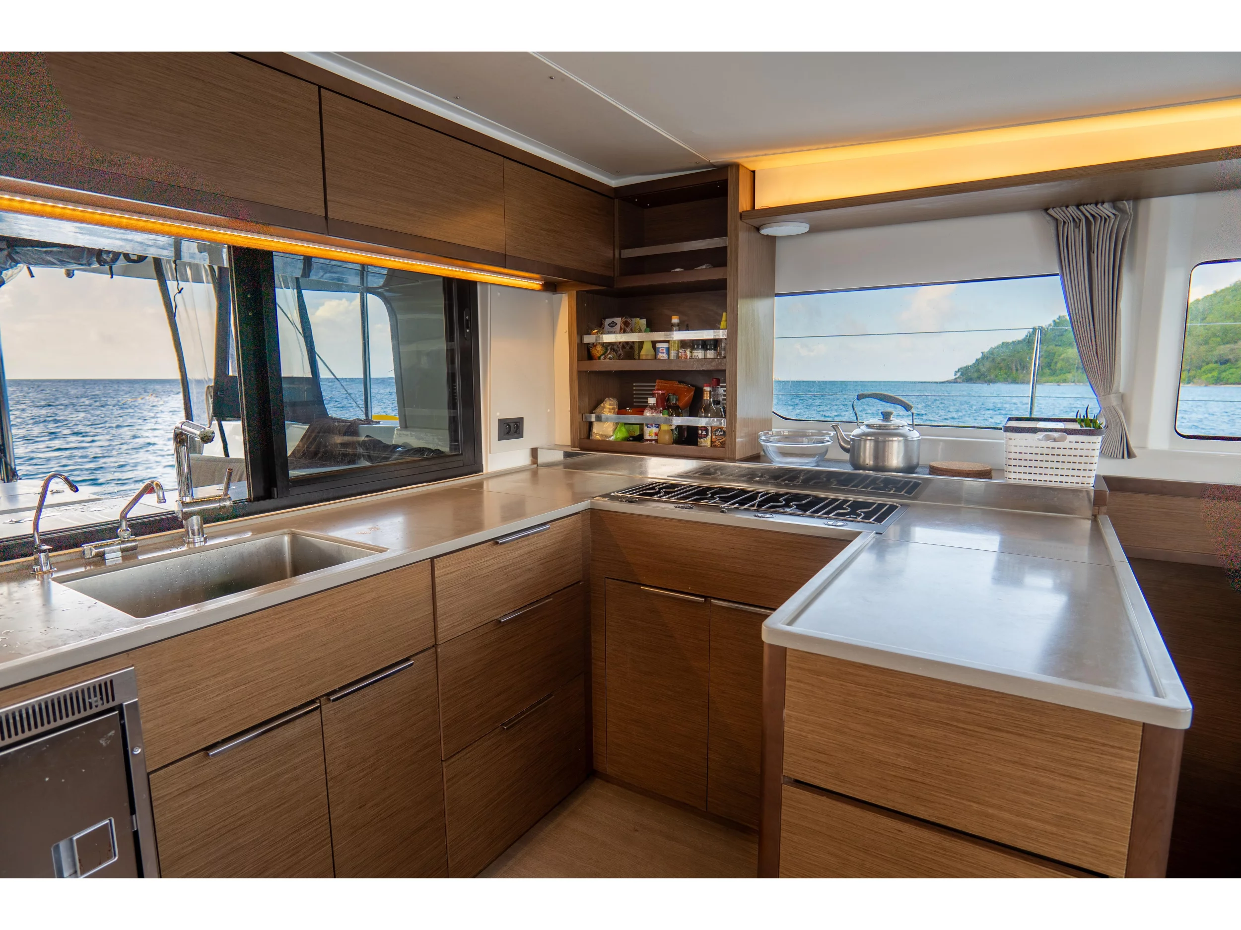Lagoon 46 (Pantera) Interior image - 1