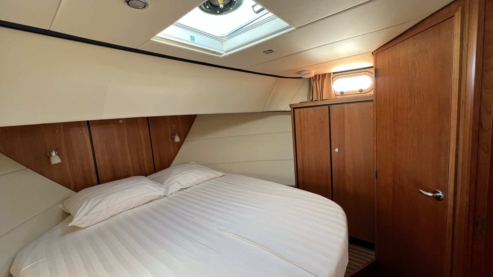 Photo #21 - Linssen Grand Sturdy 40.0 Sedan (Liberty) in Friezenwijk - 21245