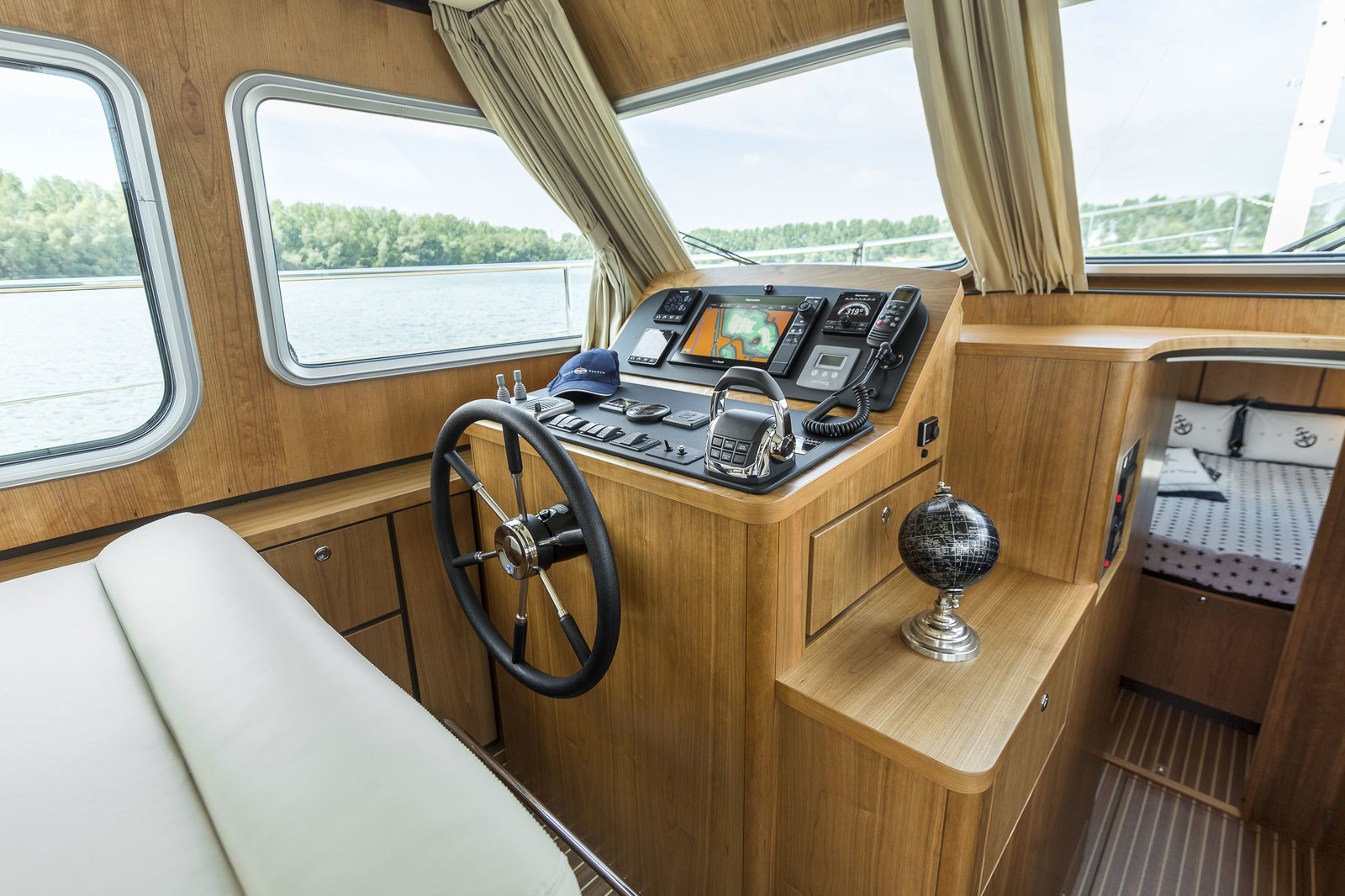 Photo #22 - Linssen Grand Sturdy 40.0 Sedan (Liberty) in Friezenwijk - 21245