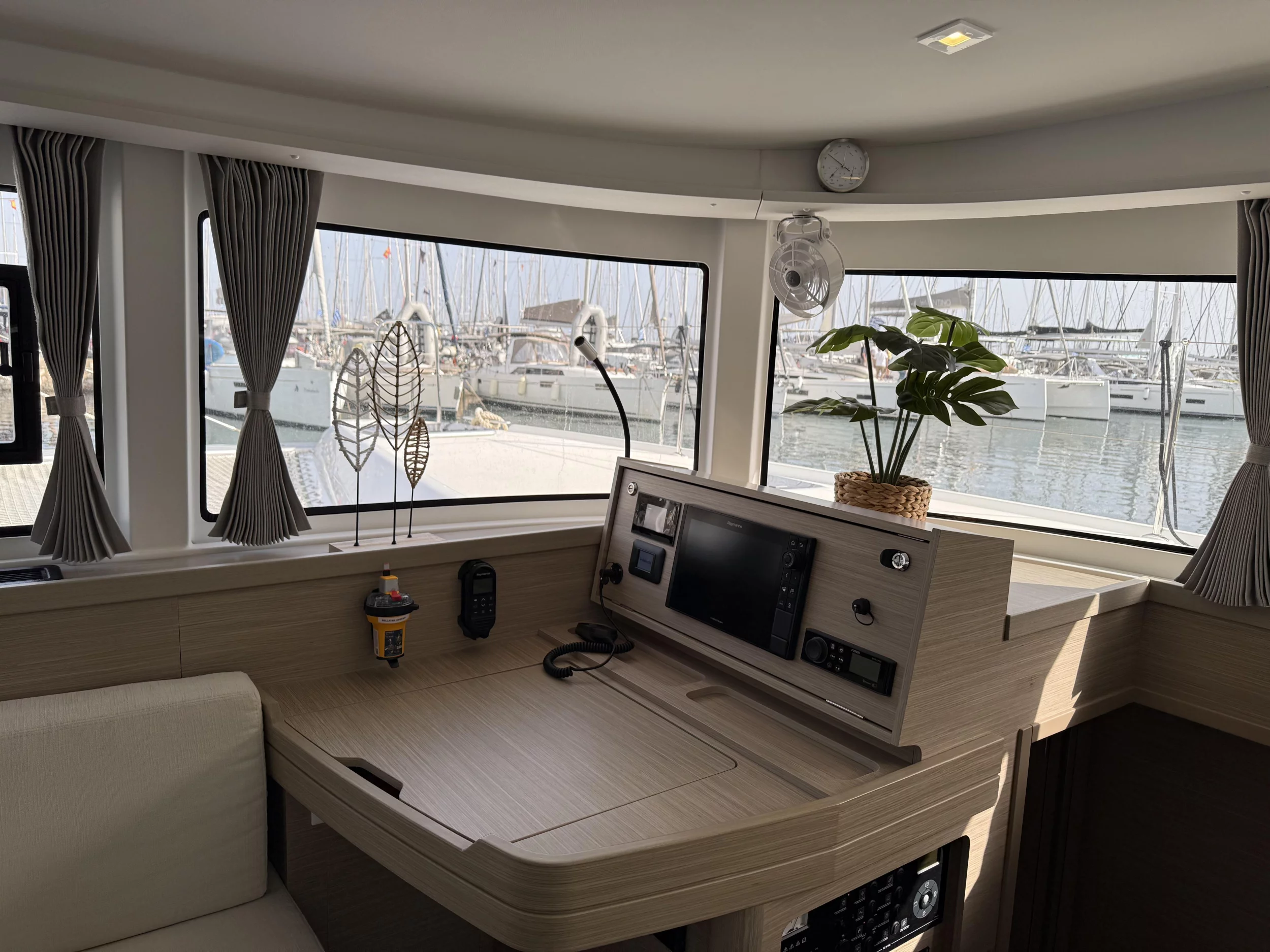 Lagoon 42 (Bellatrix (, Electric Heads))  - 8