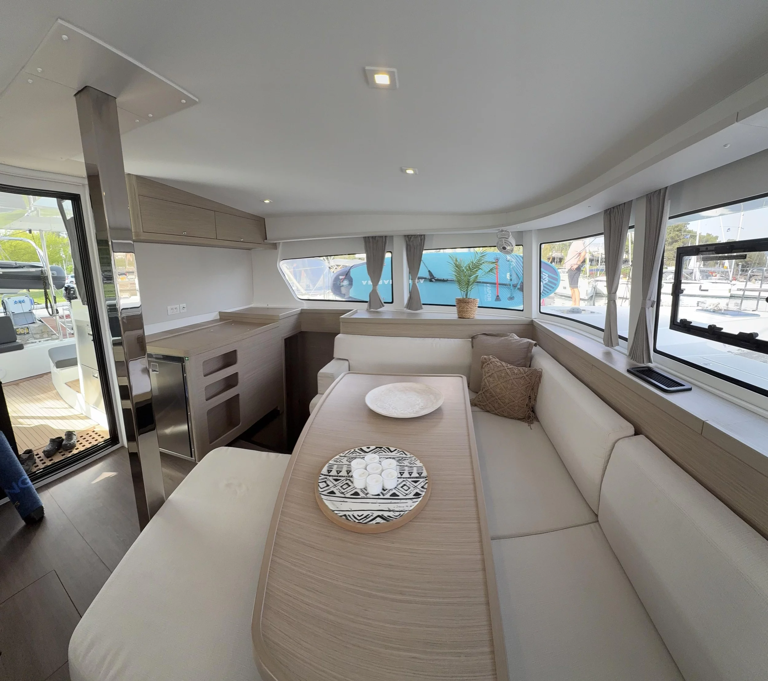Lagoon 42 (Bellatrix (, Electric Heads))  - 7