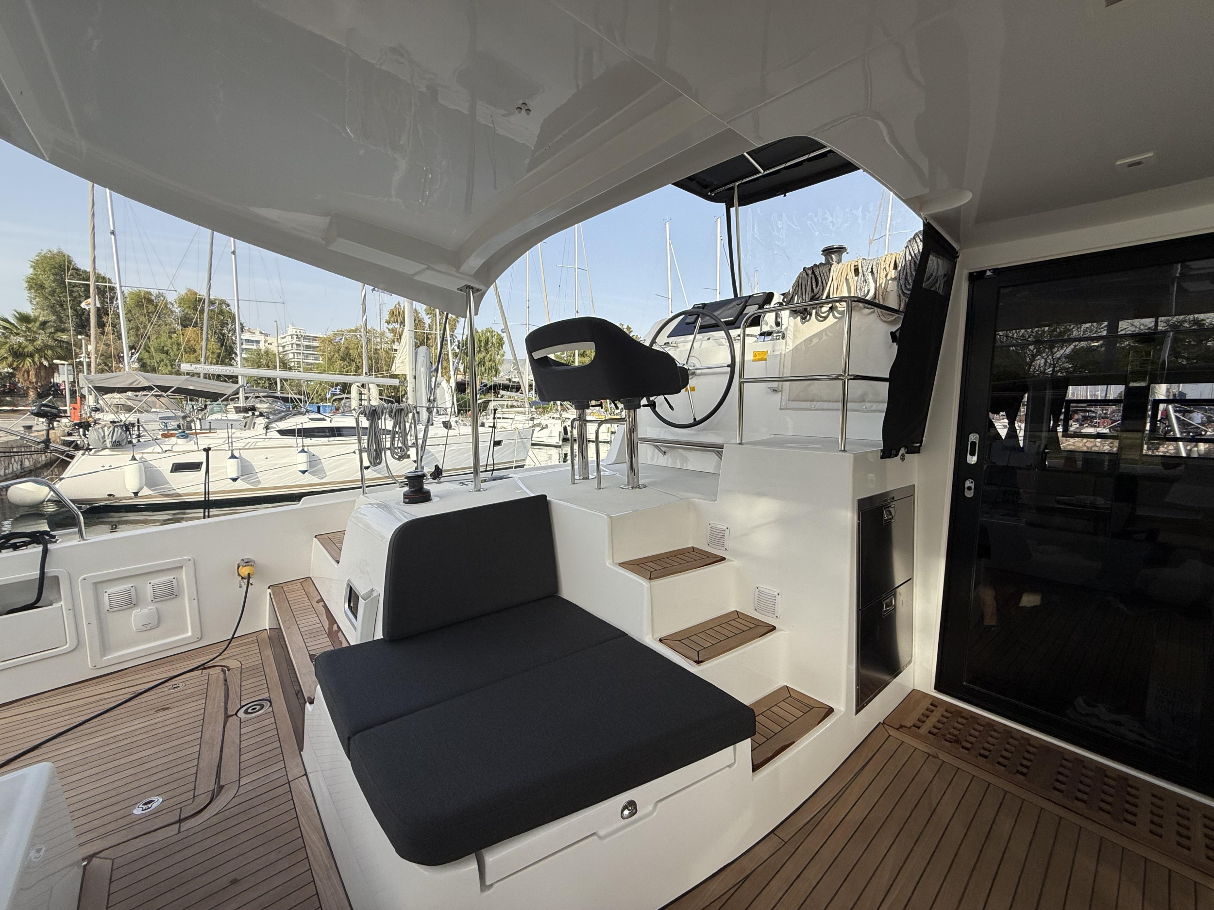 Photo #10 - Lagoon 42 (Bellatrix (, Electric Heads)) in Athen - 22770