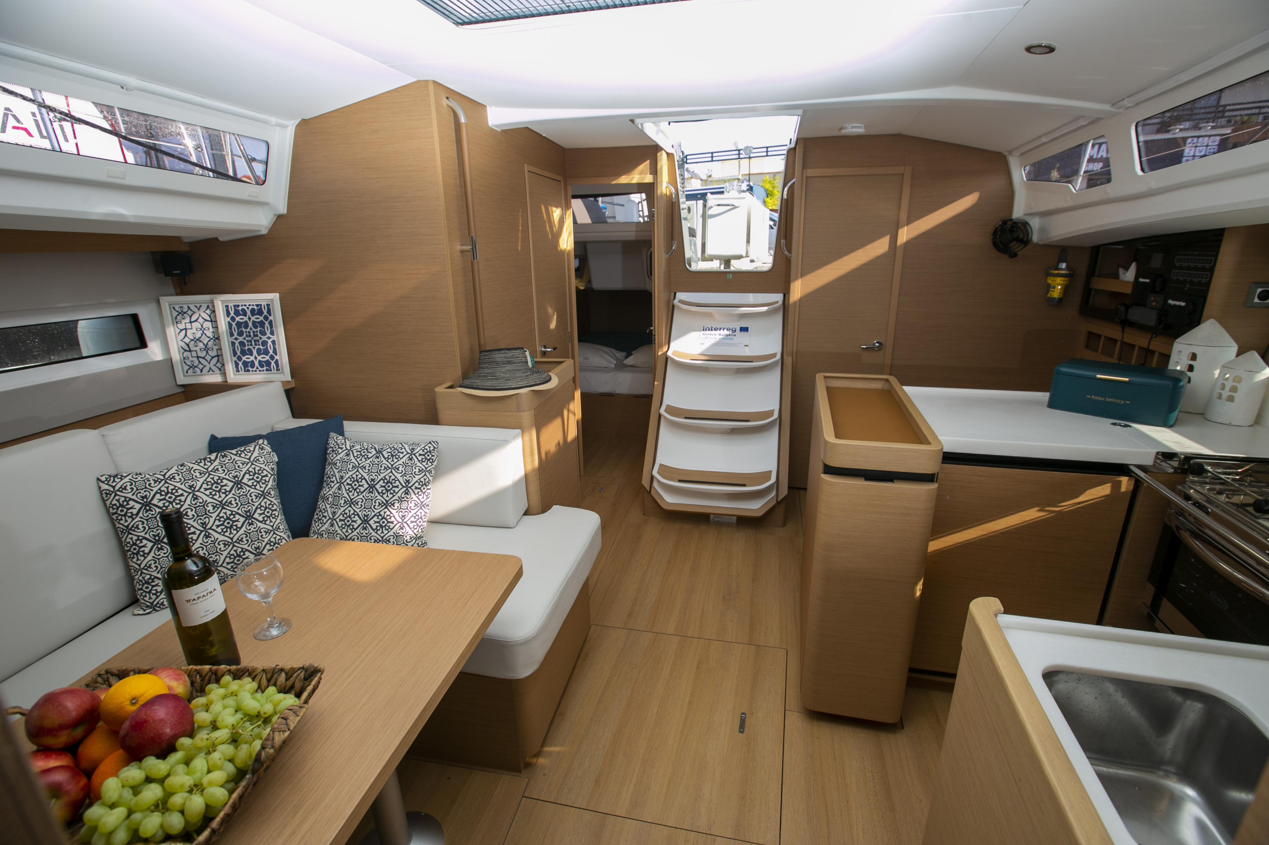 Photo #4 - Sun Odyssey 440 (BLACK BIRD) in Preveza - 18814