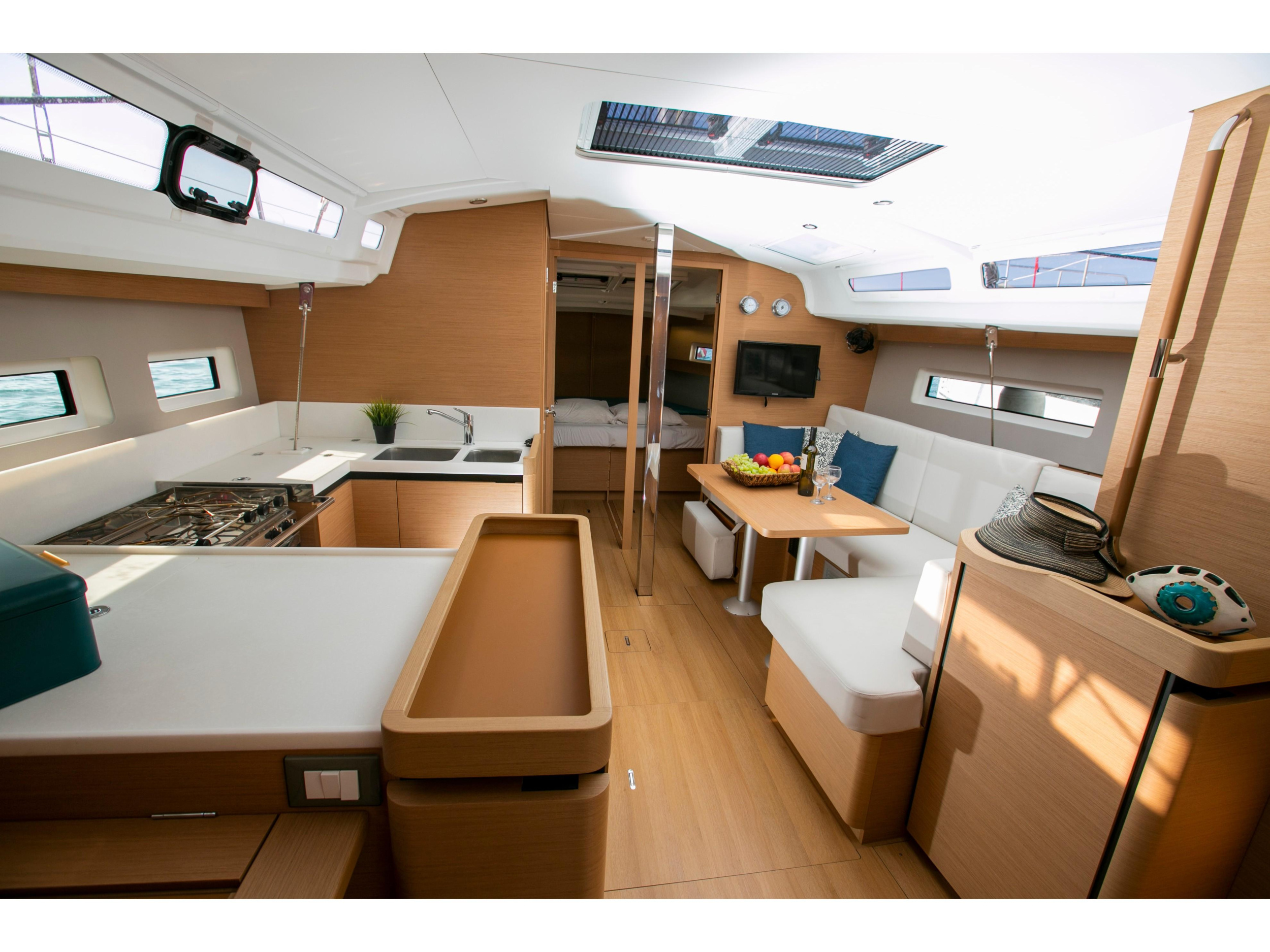 Photo #5 - Sun Odyssey 440 (BLACK BIRD) in Preveza - 18814