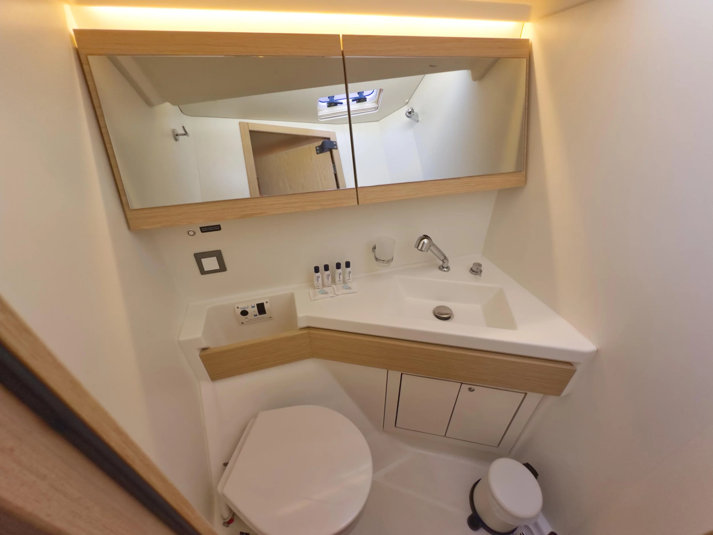 Oceanis 46.1 (Sail Away (Refit 2025 - - Electric Heads))  - 23