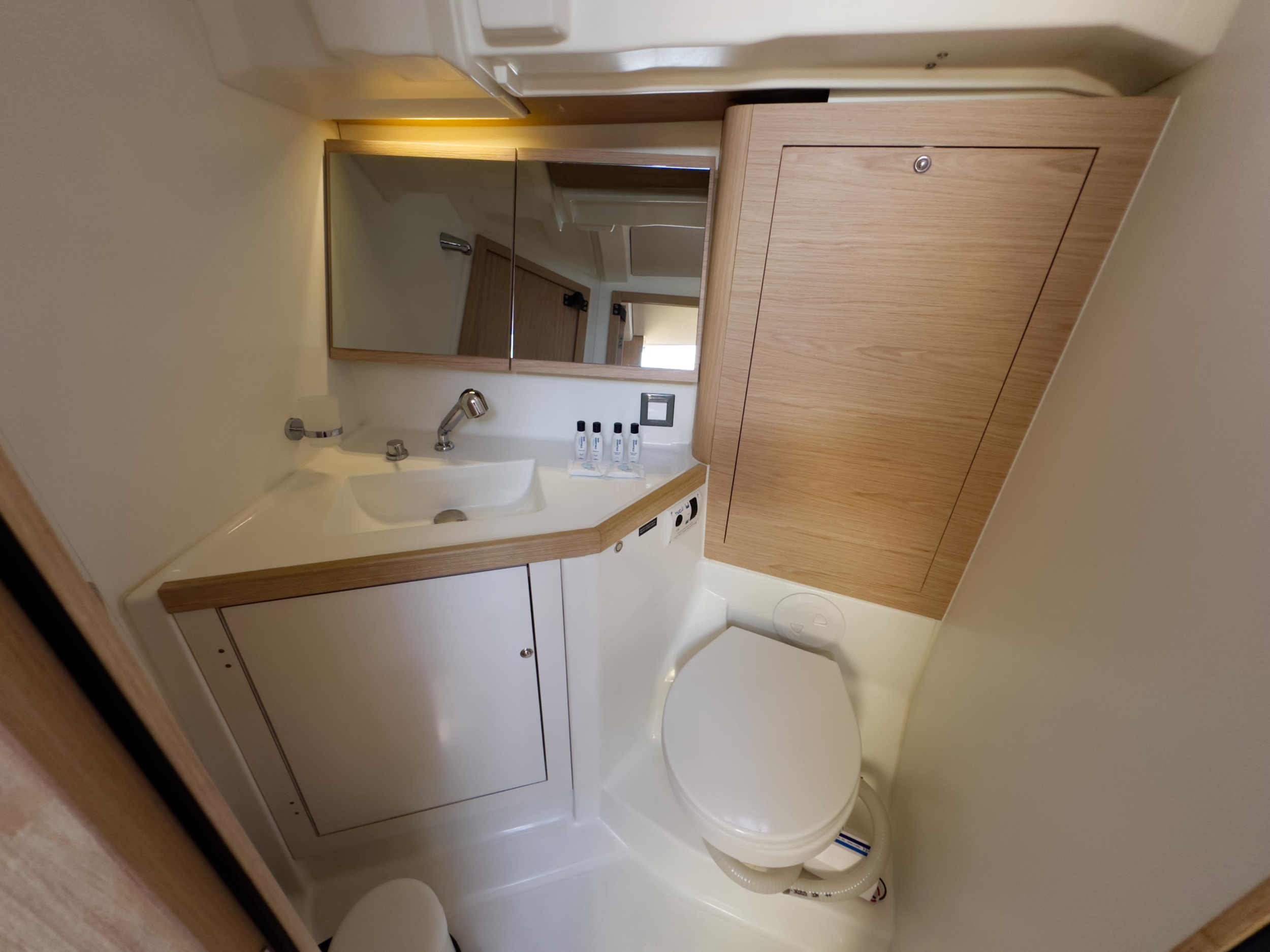Photo #2 - Oceanis 46.1 (Sail Away (Refit 2025 - - Electric Heads)) en Athènes - 22707