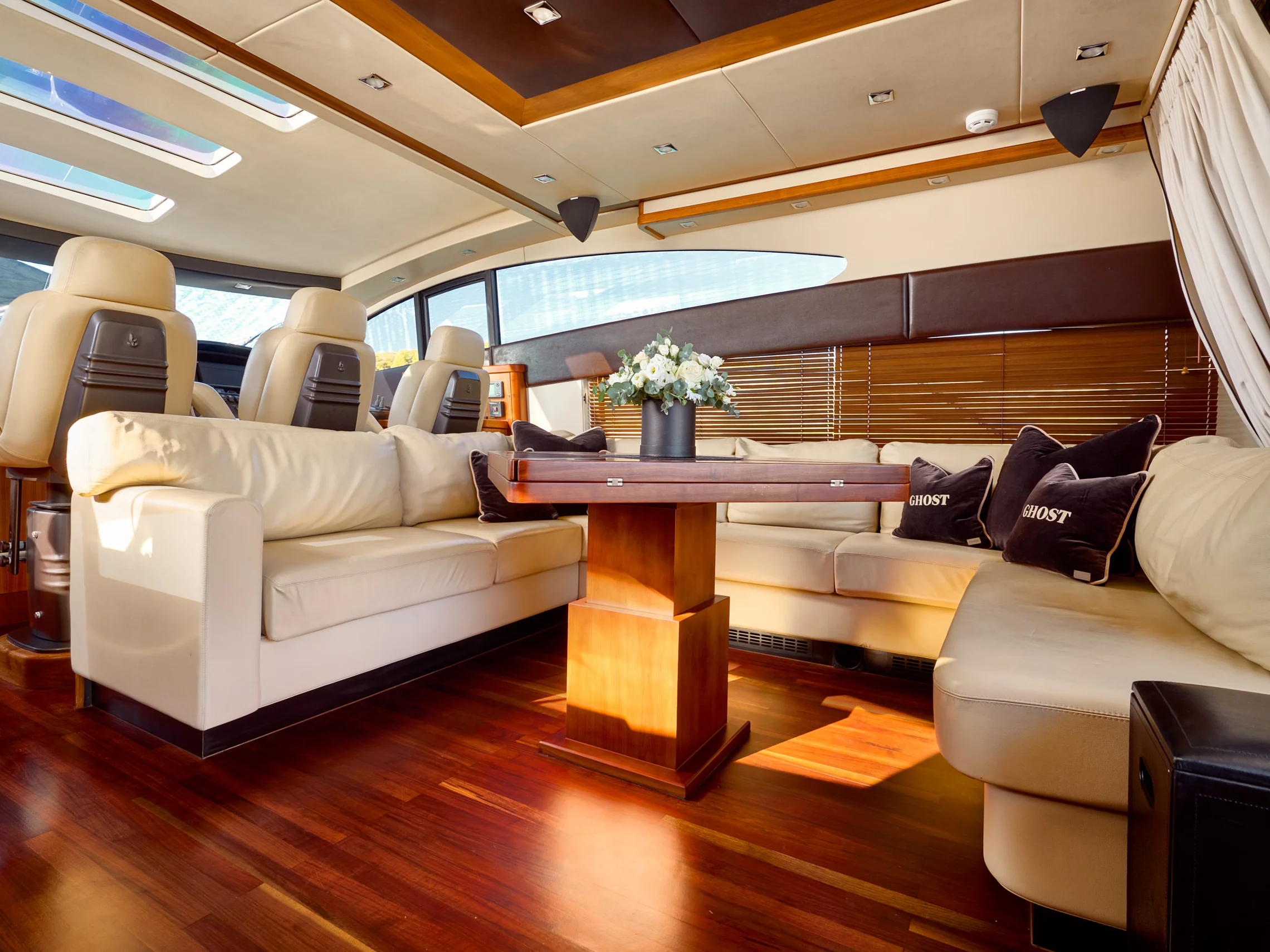 Predator 72 (Ghost) Interior image - 38