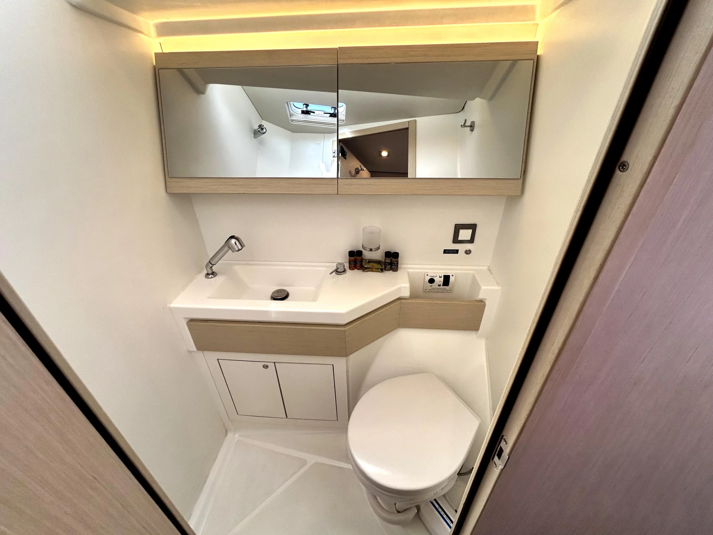 Oceanis 46.1 (Capriccio (Refit 2025 - - - Electric Heads))  - 12