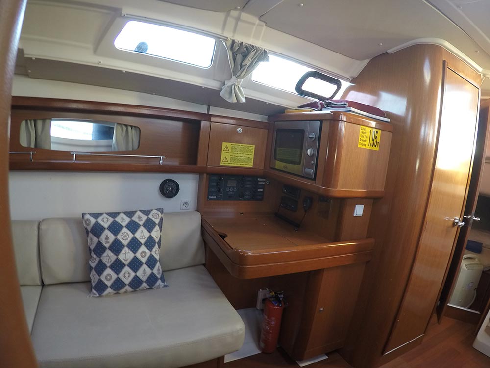 Photo #17 - Oceanis 37 (Tristaina) in Palamos - 21433