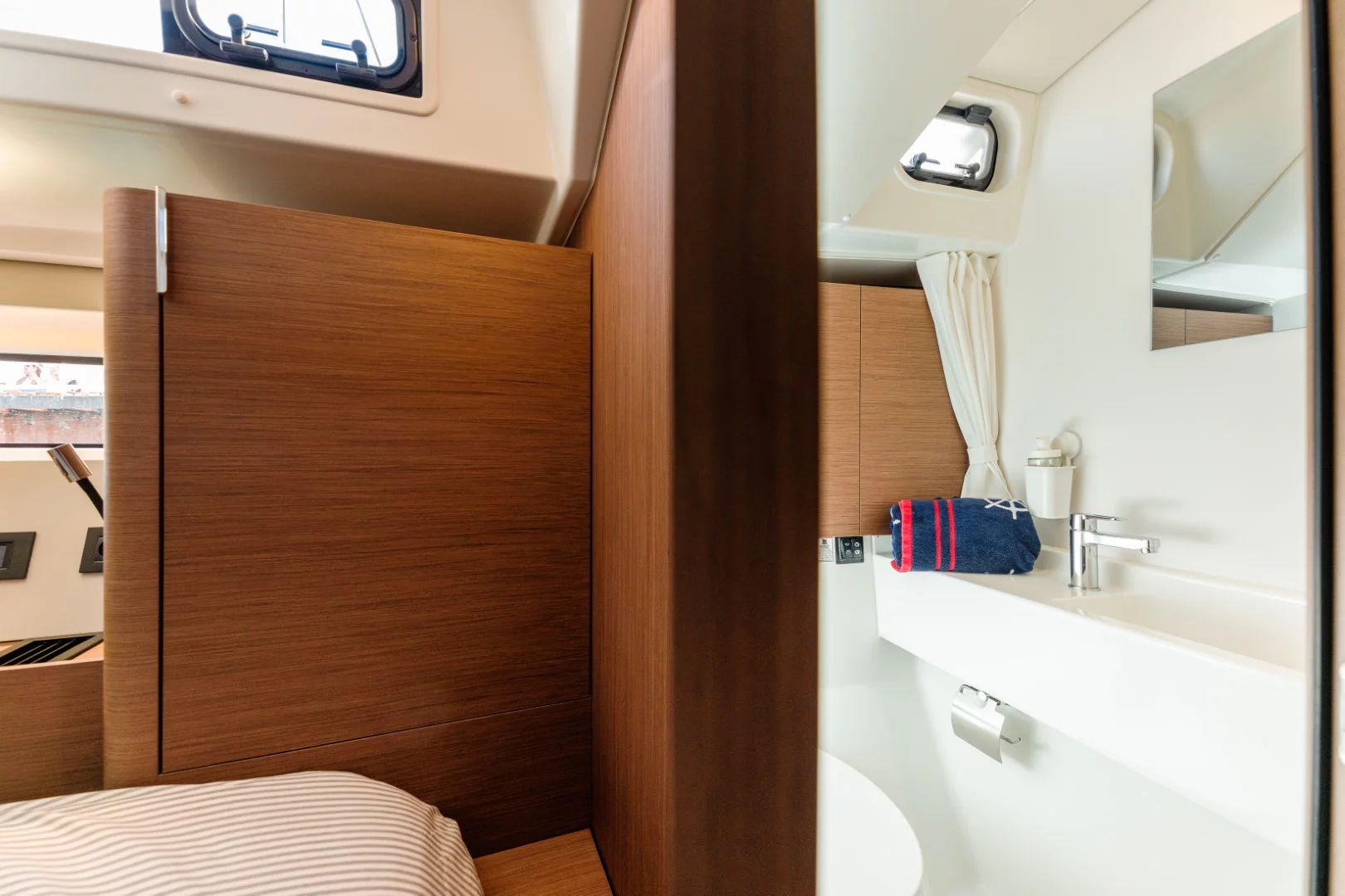 Oceanis Yacht 54 (BIG BLUE)  - 33