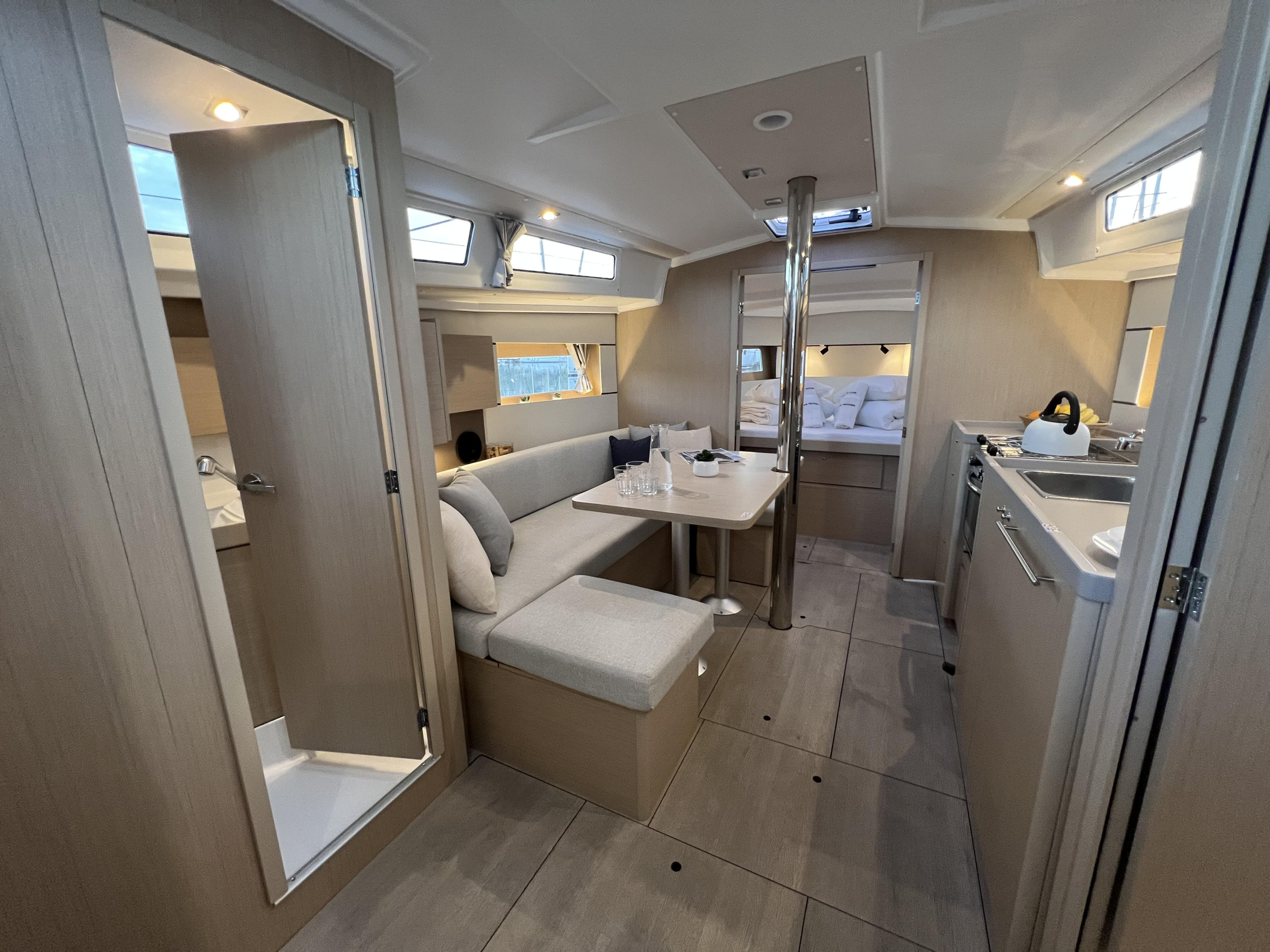 Photo #38 - Oceanis 38.1 (Jana) en Pula - 17958