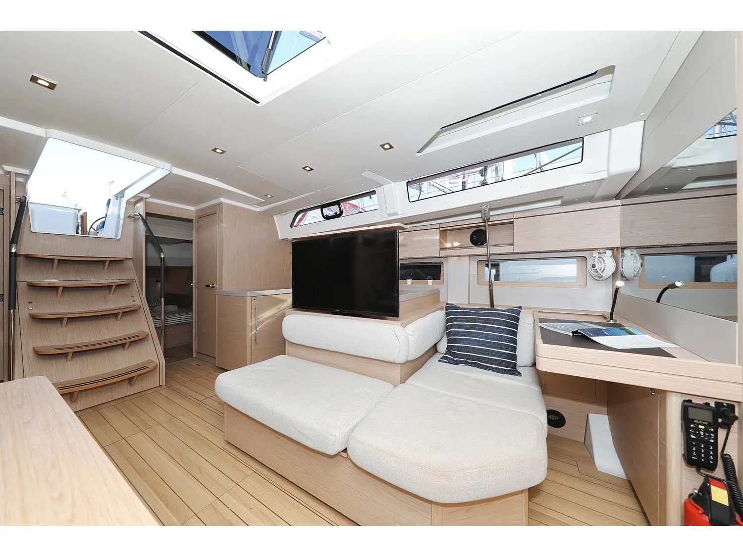 Oceanis 51.1 (PATRON) Interior image - 7
