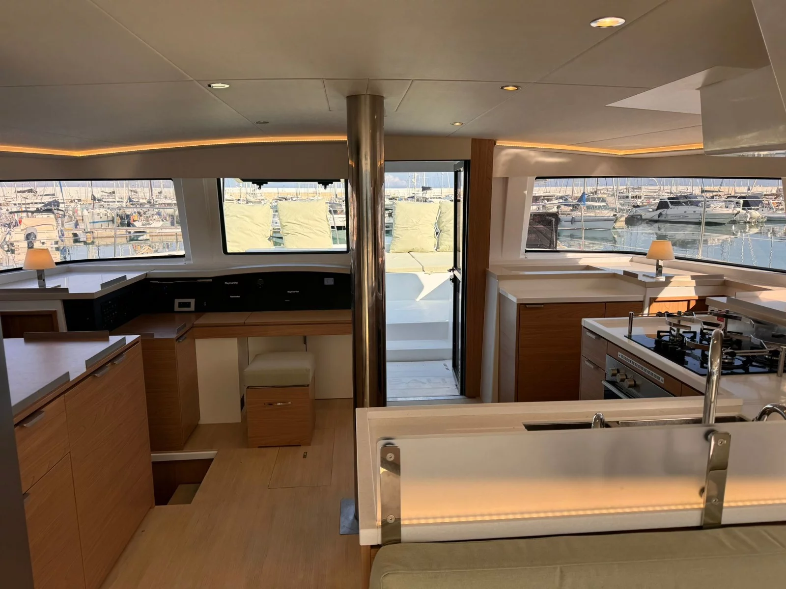 Bali 4.8 Silver Dolphin (Silver Dolphin Sicilia) Interior image - 1